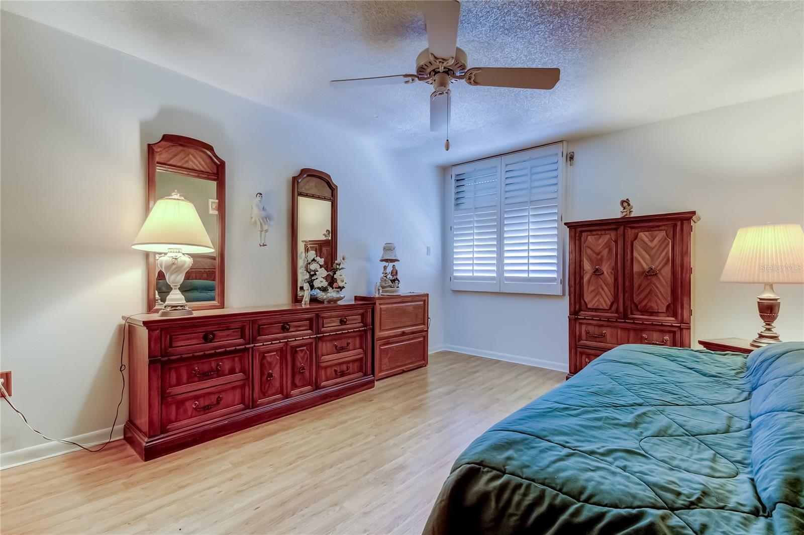 Image 70 of 100 For 660 Island Way 903