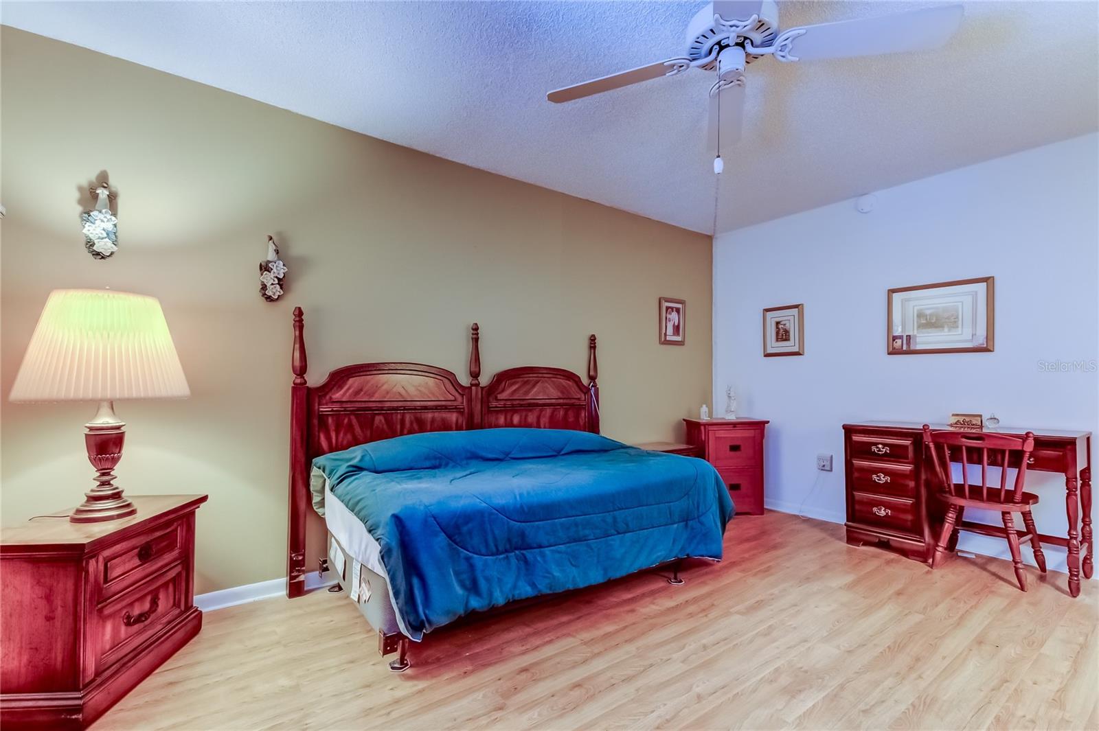 Image 72 of 100 For 660 Island Way 903