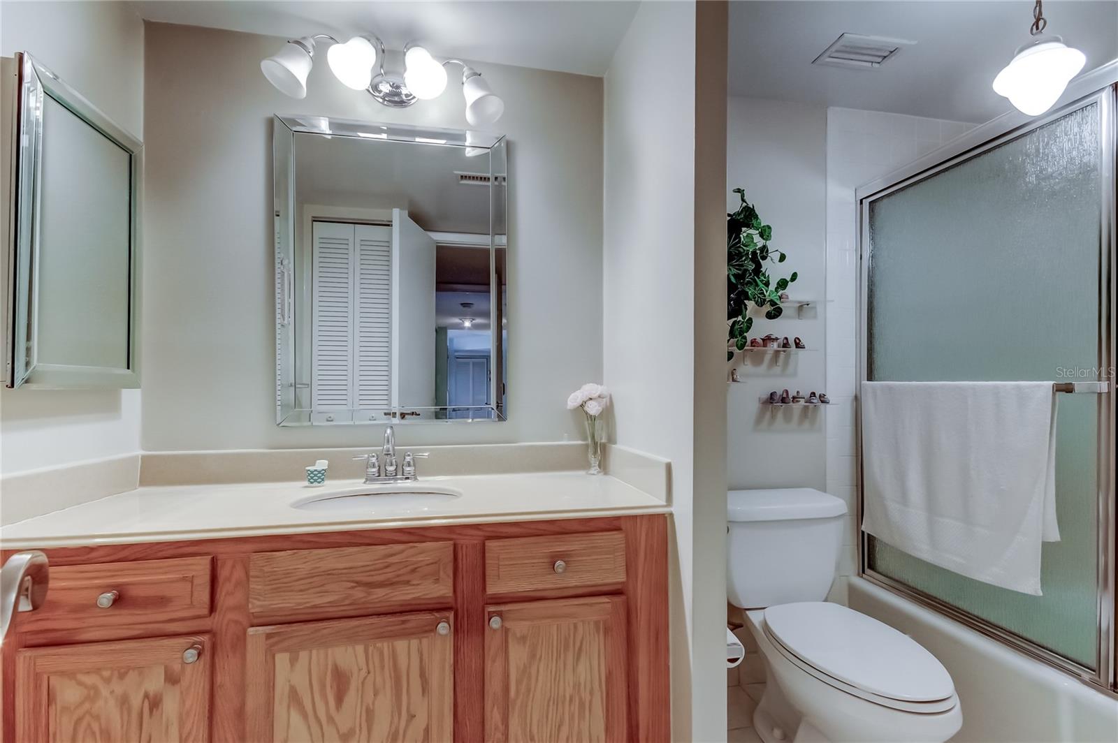 Image 73 of 100 For 660 Island Way 903