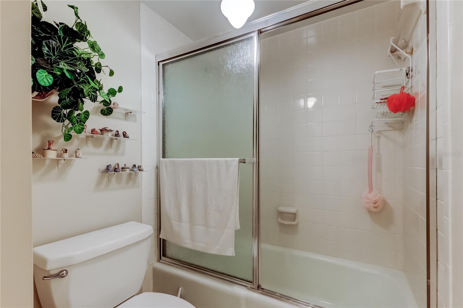 Image 74 of 100 For 660 Island Way 903