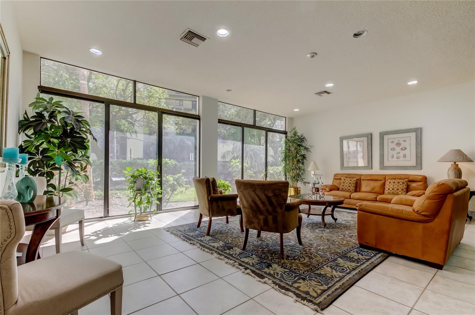 Image 8 of 100 For 660 Island Way 903