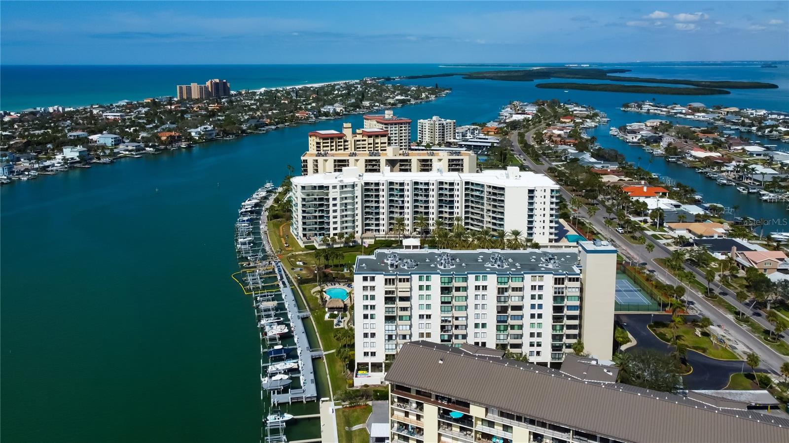 Image 84 of 100 For 660 Island Way 903