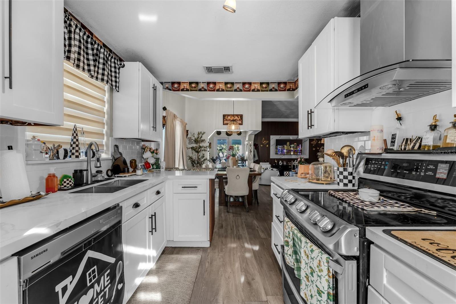 Image 7 of 41 For 17231 115th Avenue