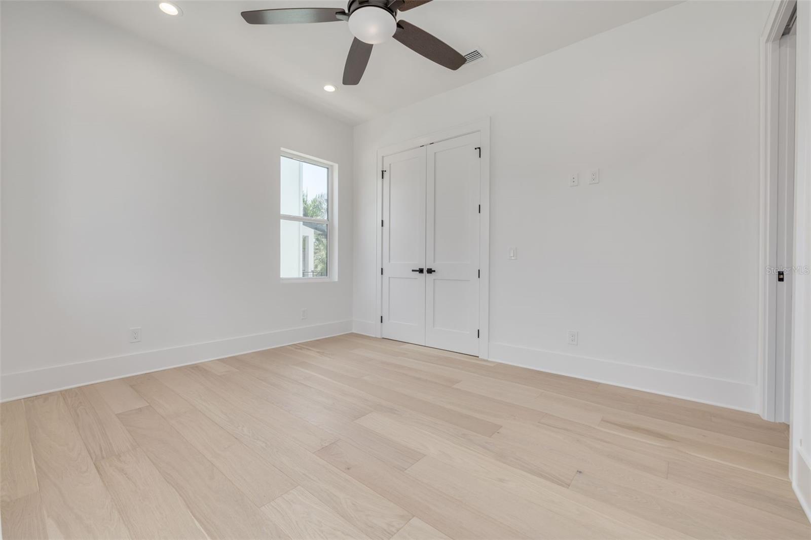 Image 32 of 98 For 6012 Kipps Colony Drive E