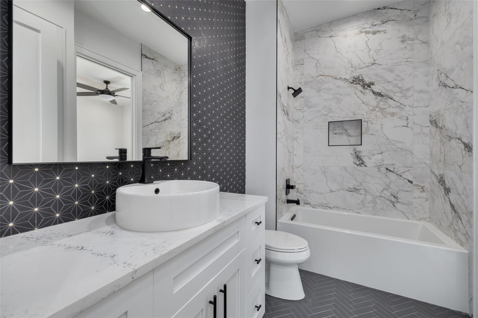 Image 34 of 98 For 6012 Kipps Colony Drive E