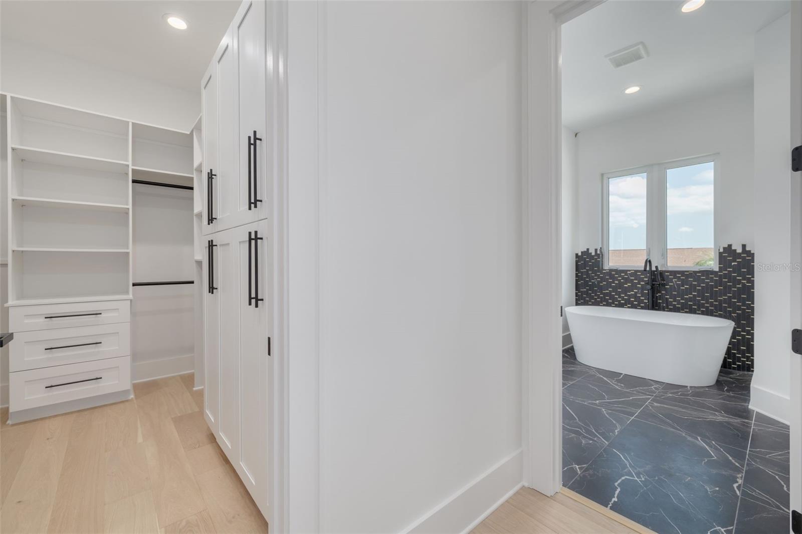 Image 43 of 98 For 6012 Kipps Colony Drive E