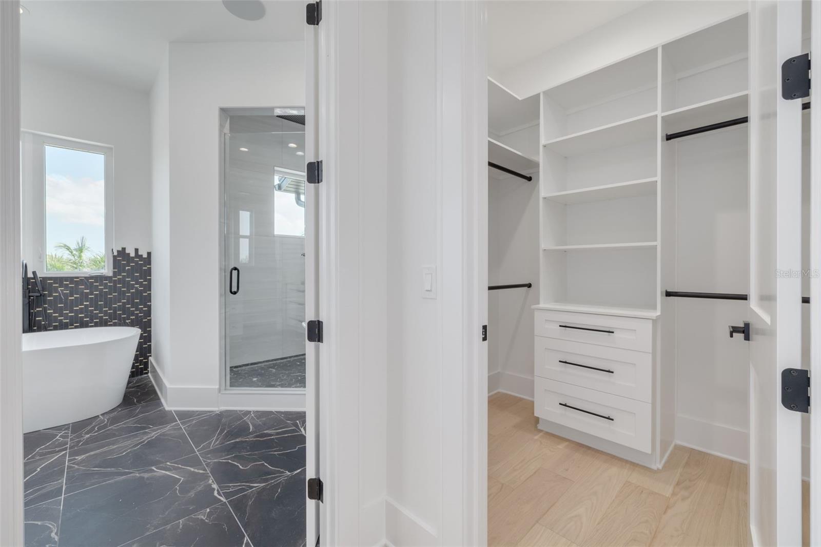 Image 44 of 98 For 6012 Kipps Colony Drive E