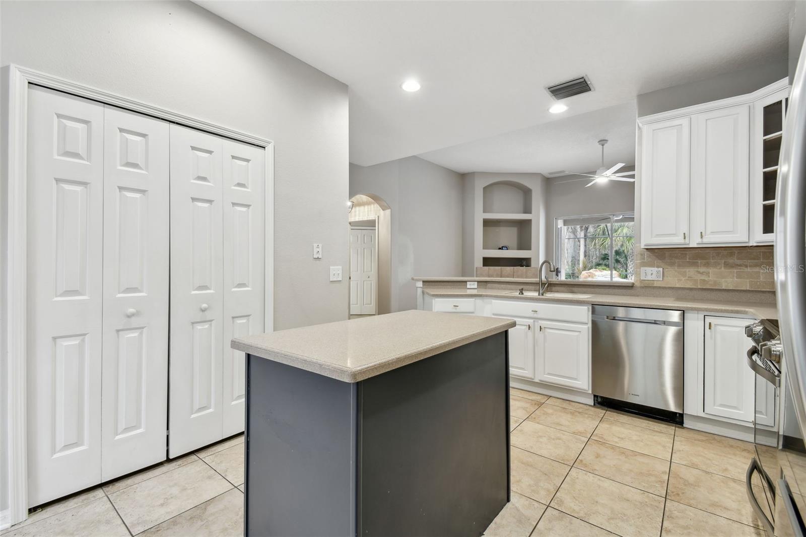 Image 14 of 82 For 8106 Kendelwick Court