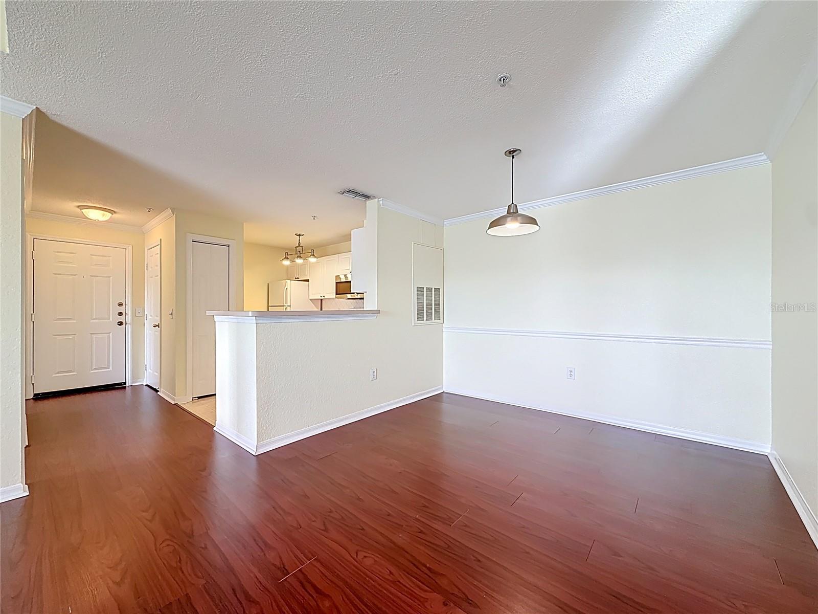 Listing photo id 8 for 18001 Richmond Place Drive 1233