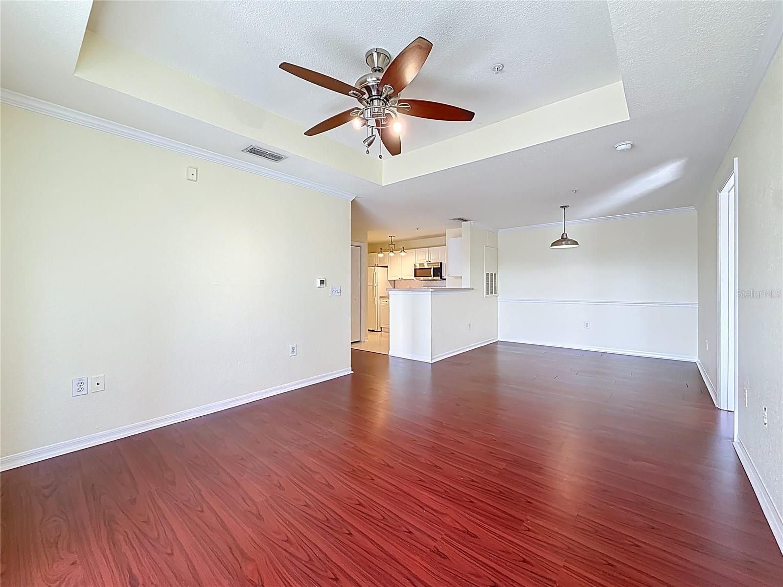 Listing photo id 9 for 18001 Richmond Place Drive 1233