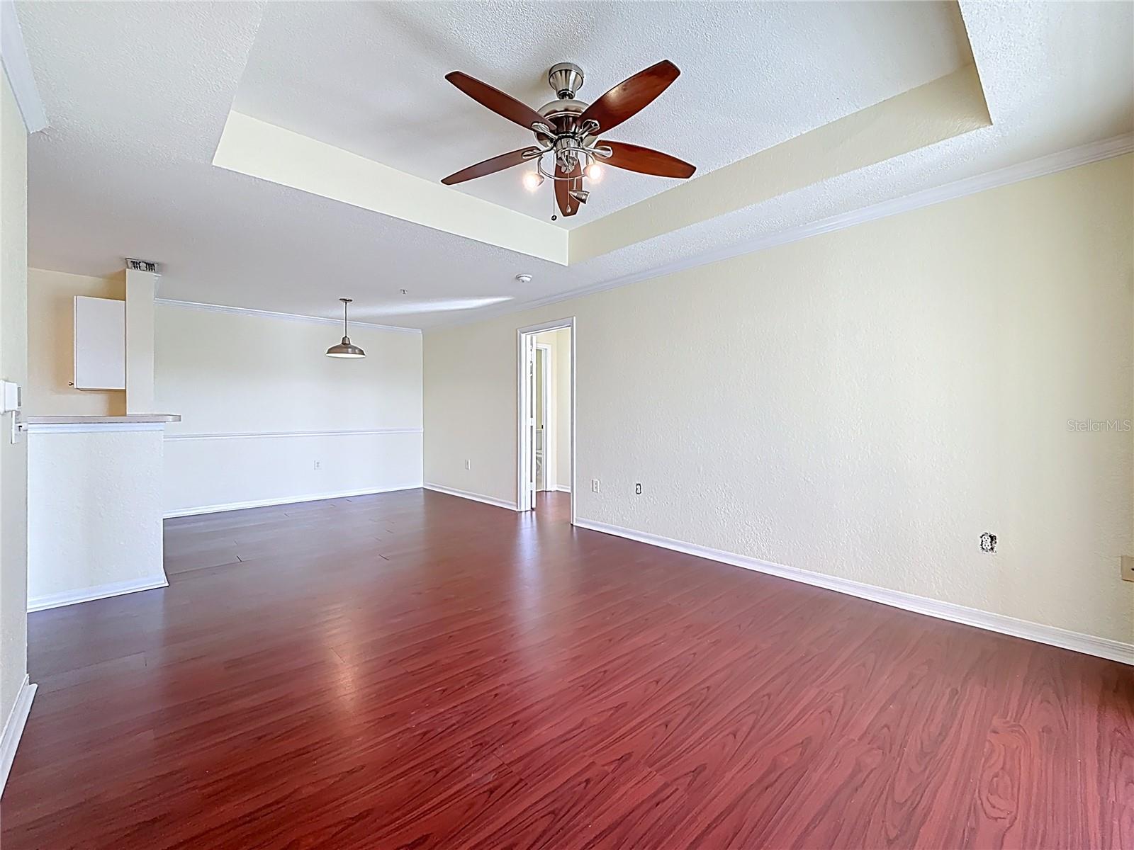 Listing photo id 10 for 18001 Richmond Place Drive 1233