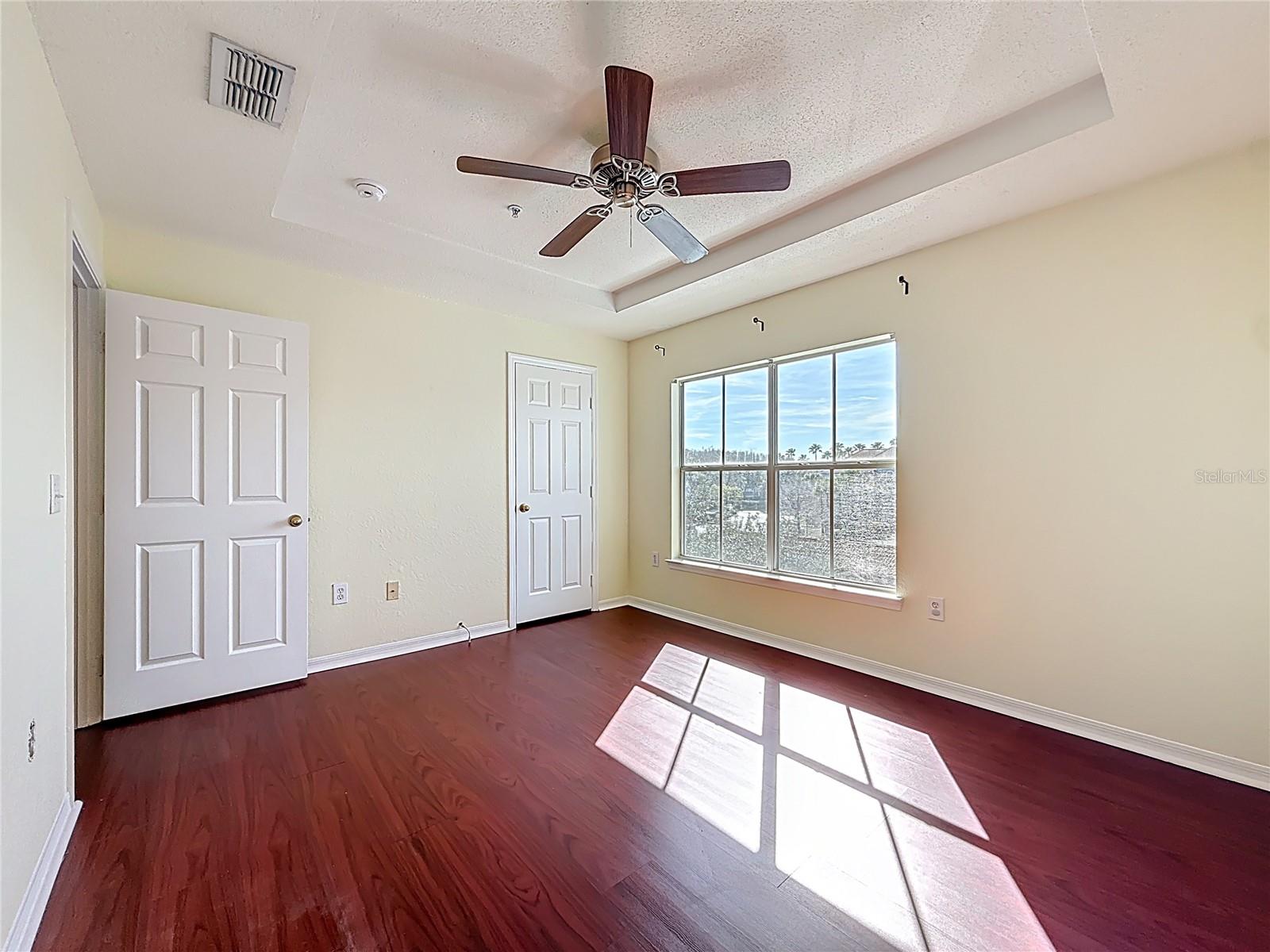 Listing photo id 11 for 18001 Richmond Place Drive 1233