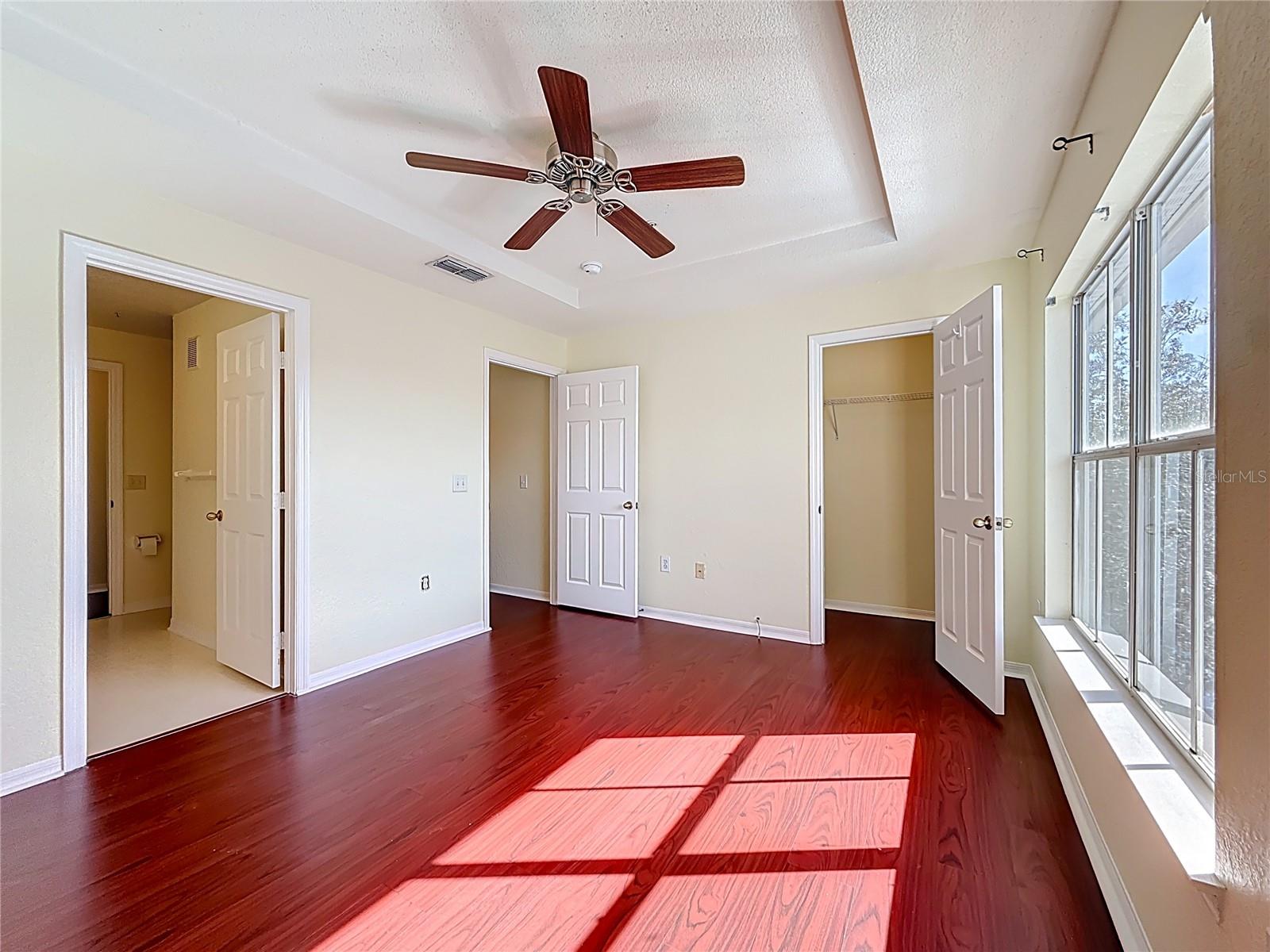 Listing photo id 14 for 18001 Richmond Place Drive 1233