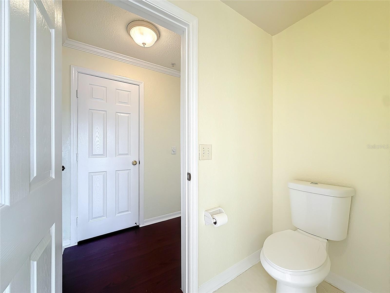 Listing photo id 17 for 18001 Richmond Place Drive 1233