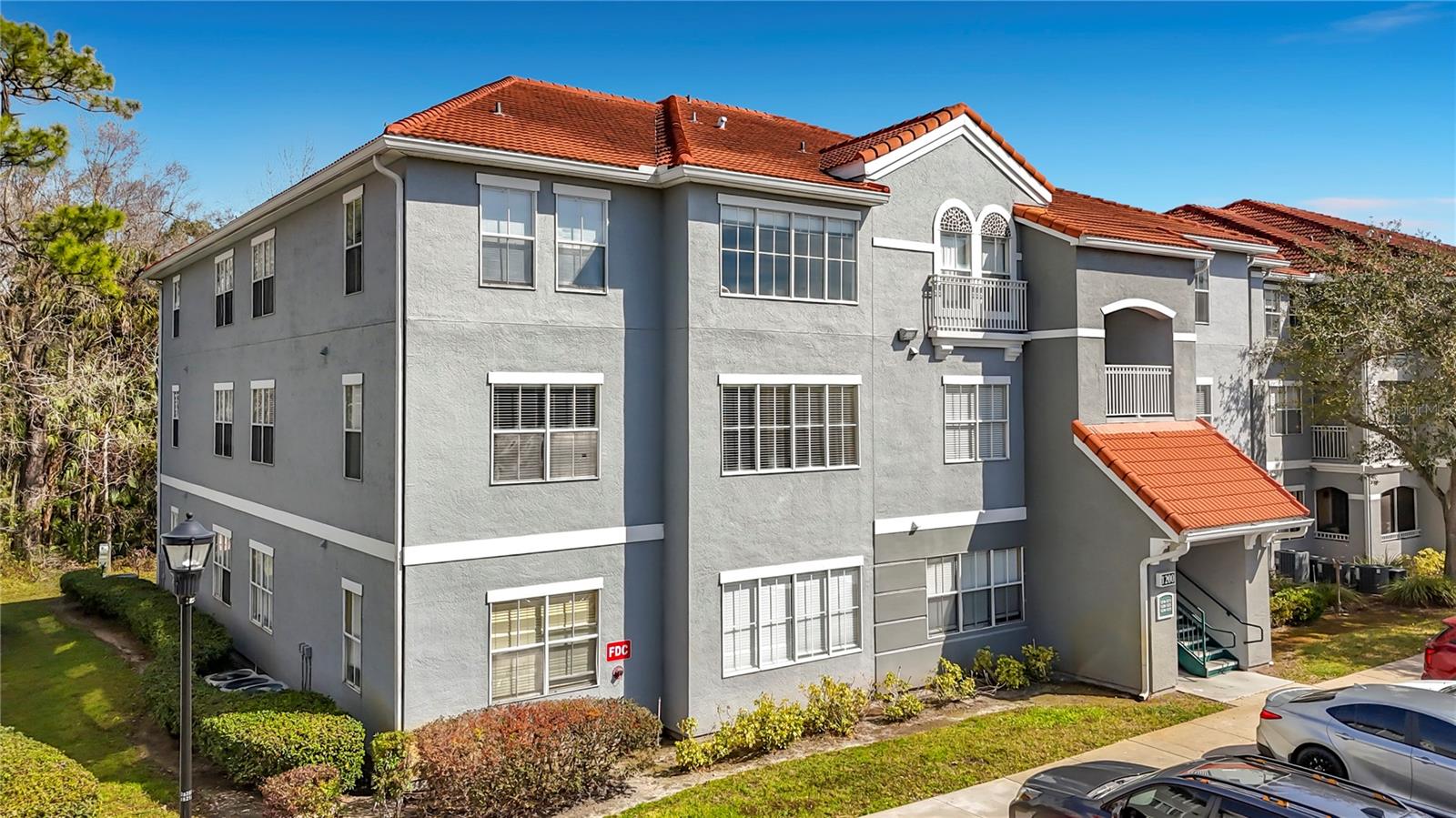 Listing photo id 0 for 18001 Richmond Place Drive 1233