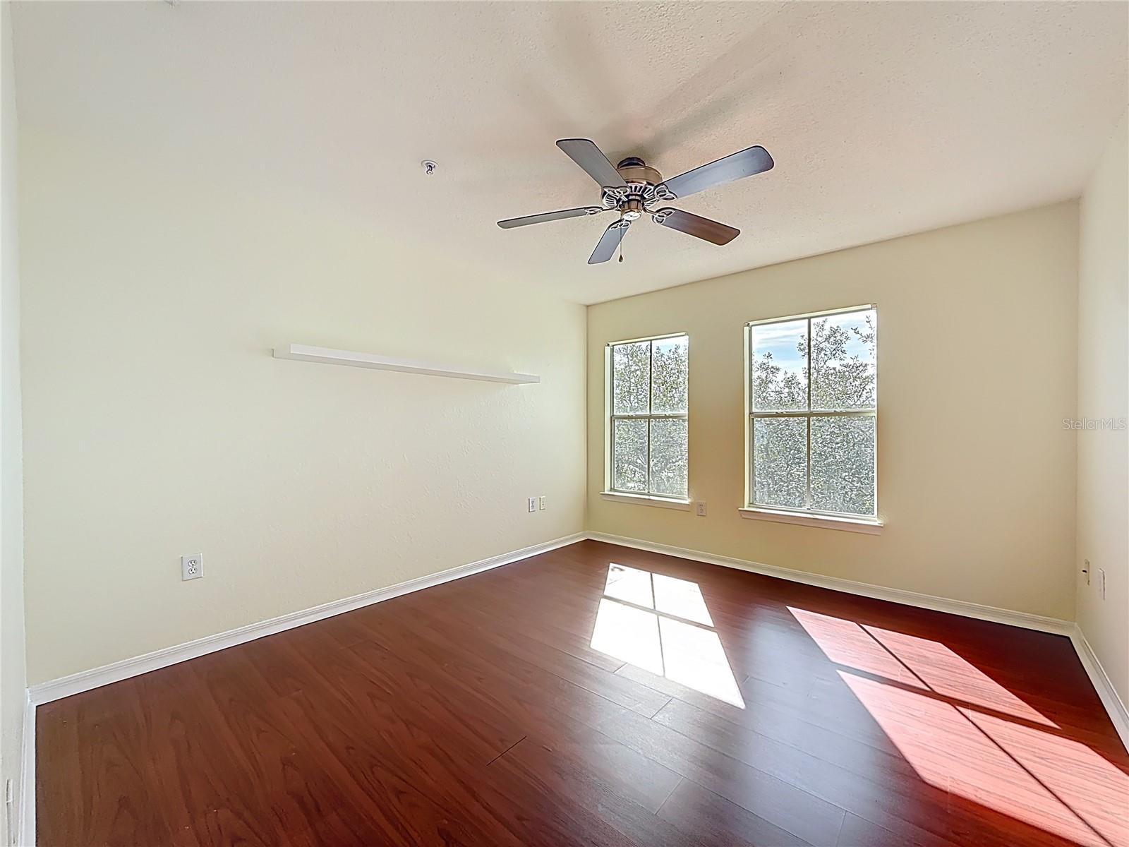 Listing photo id 18 for 18001 Richmond Place Drive 1233