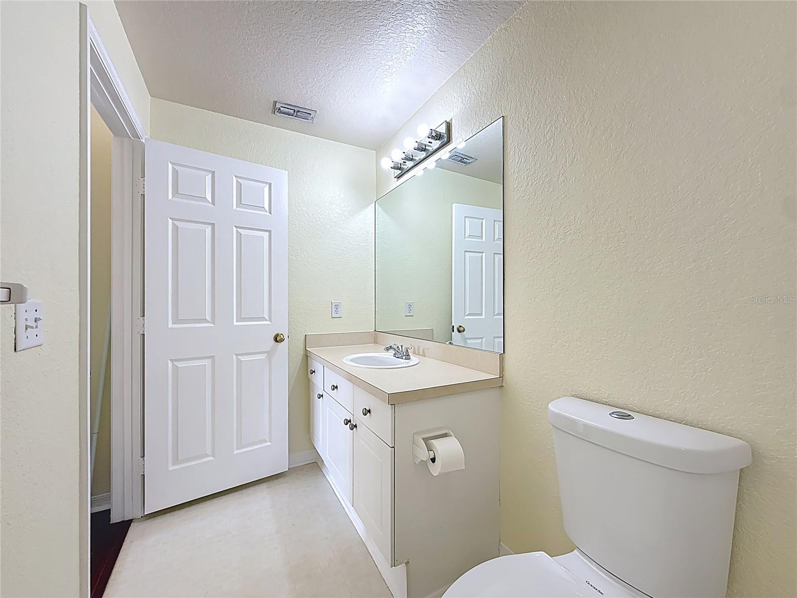 Listing photo id 23 for 18001 Richmond Place Drive 1233