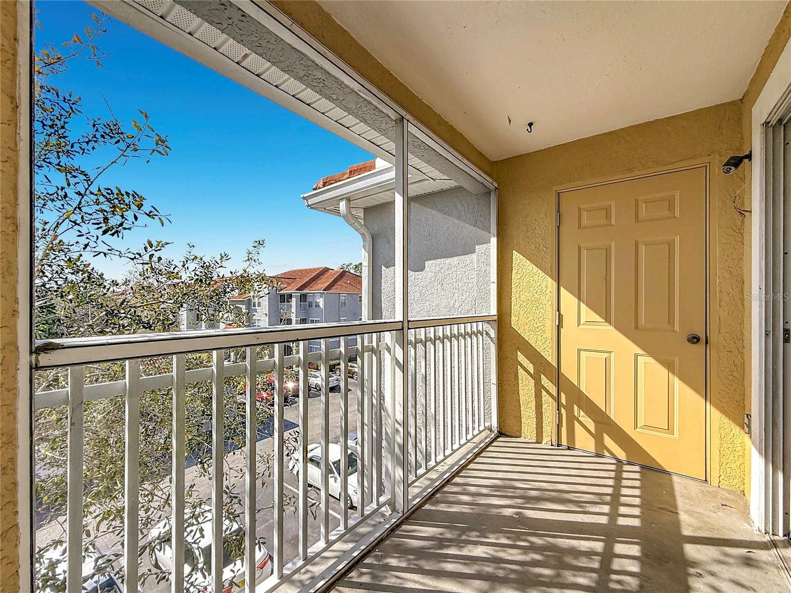 Listing photo id 27 for 18001 Richmond Place Drive 1233