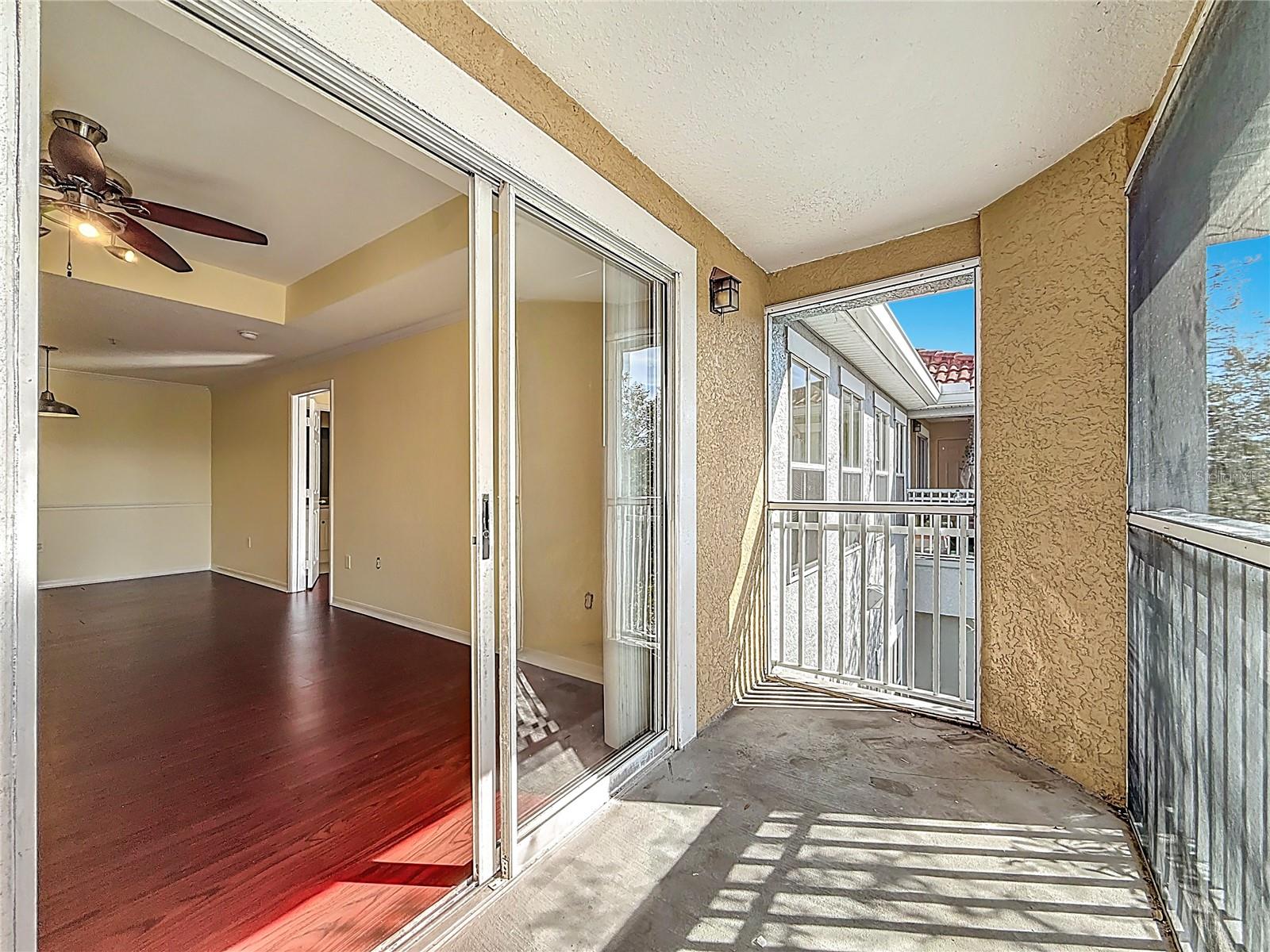 Listing photo id 29 for 18001 Richmond Place Drive 1233