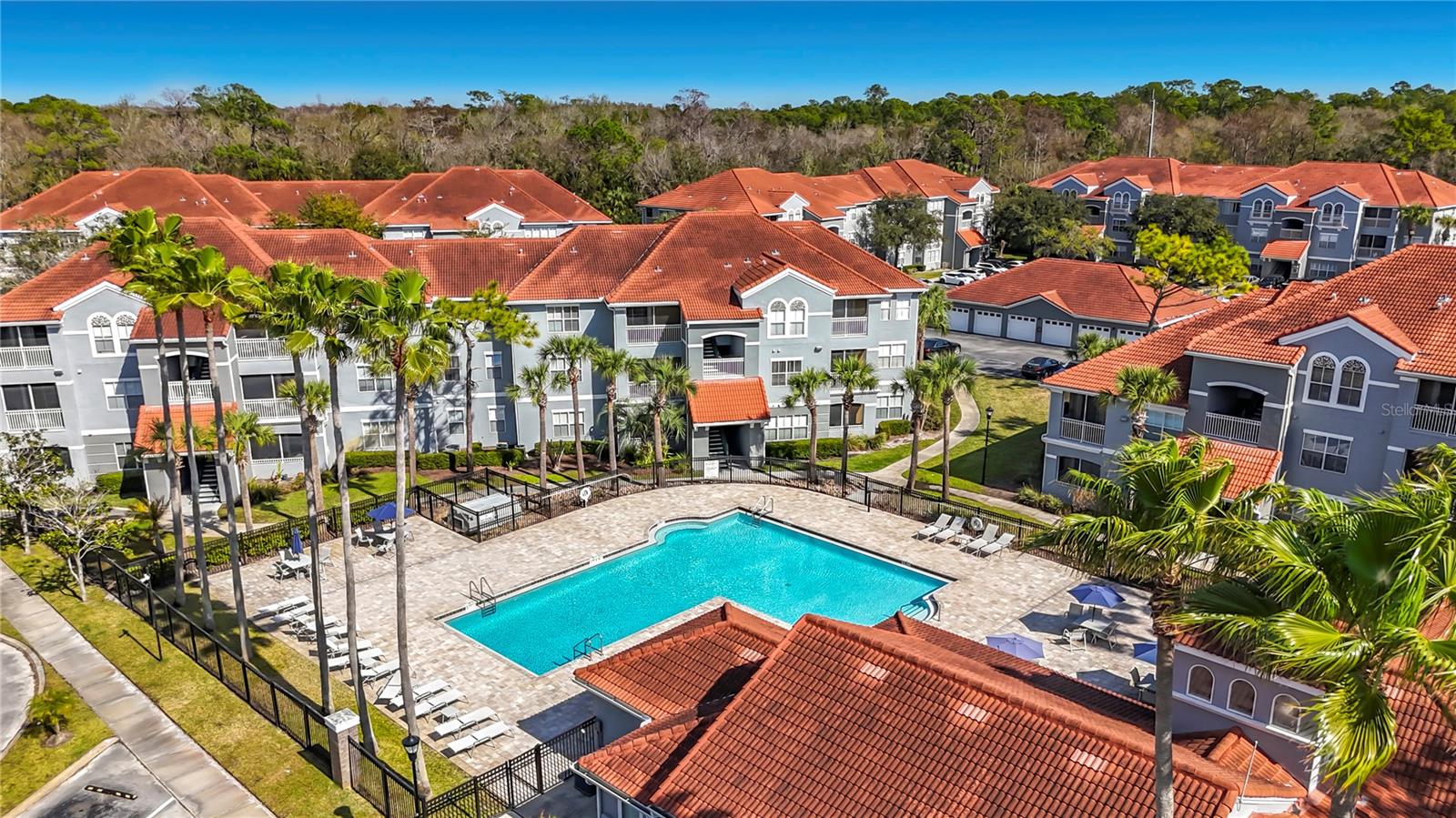 Listing photo id 31 for 18001 Richmond Place Drive 1233