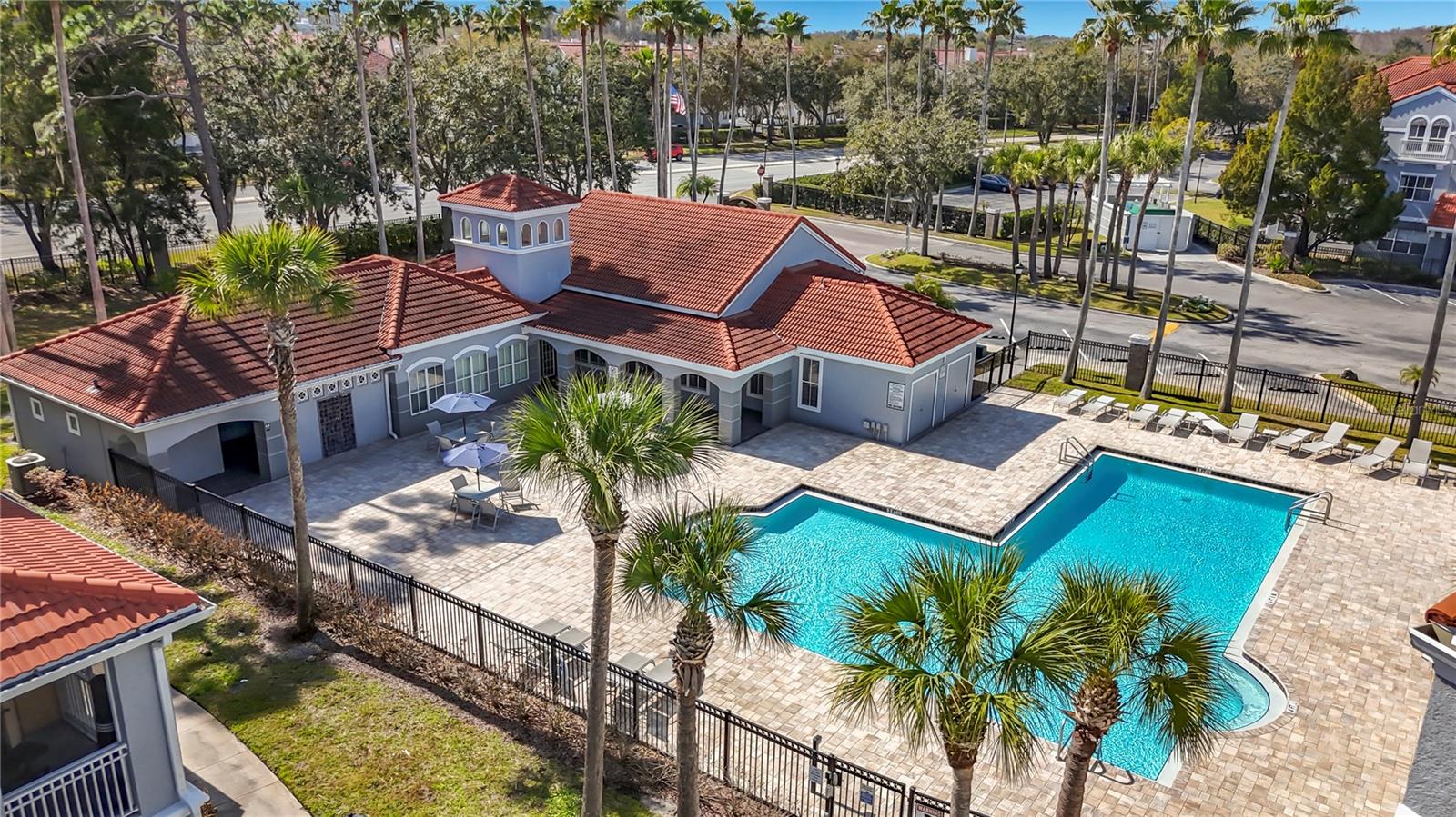 Listing photo id 33 for 18001 Richmond Place Drive 1233