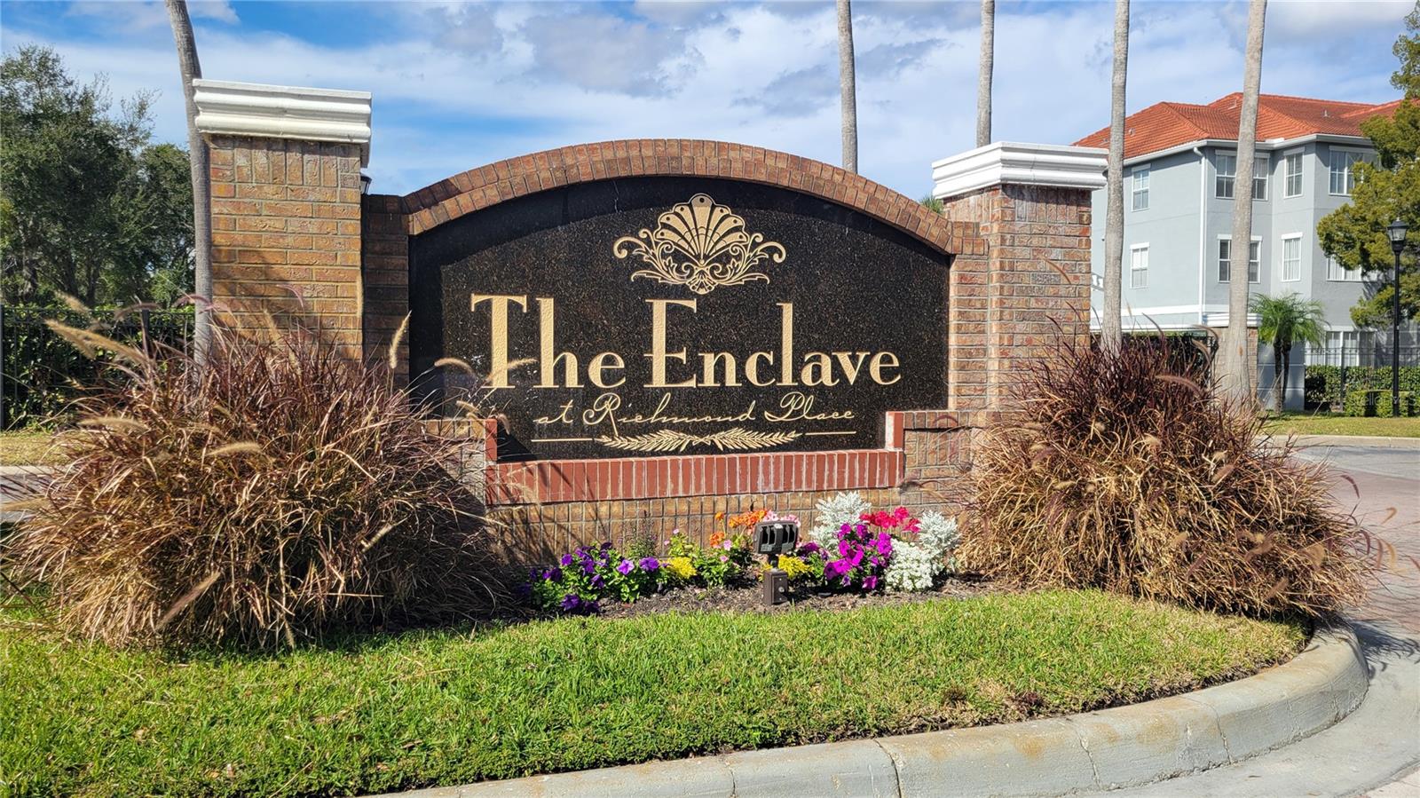 Listing photo id 37 for 18001 Richmond Place Drive 1233