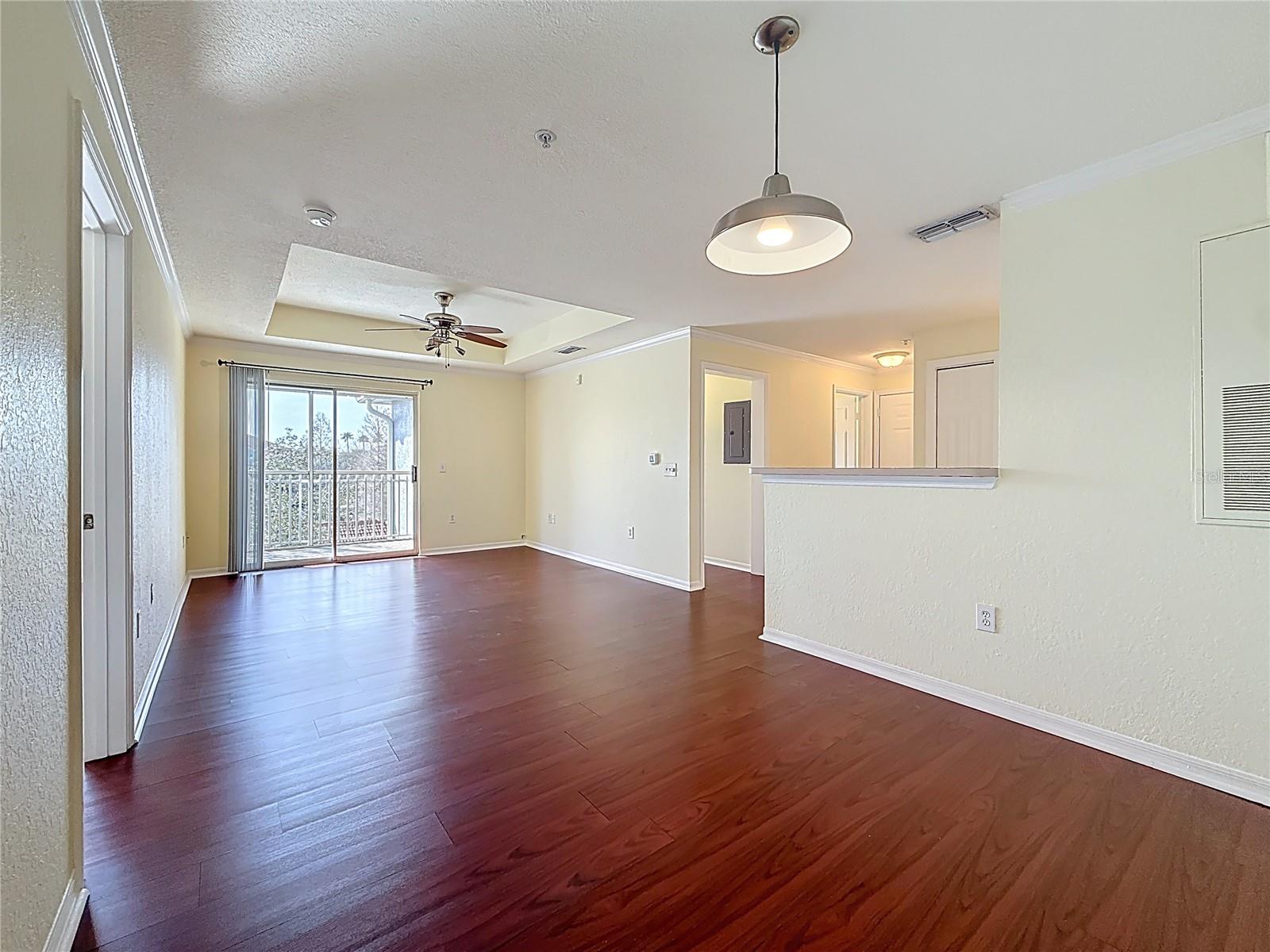 Listing photo id 7 for 18001 Richmond Place Drive 1233