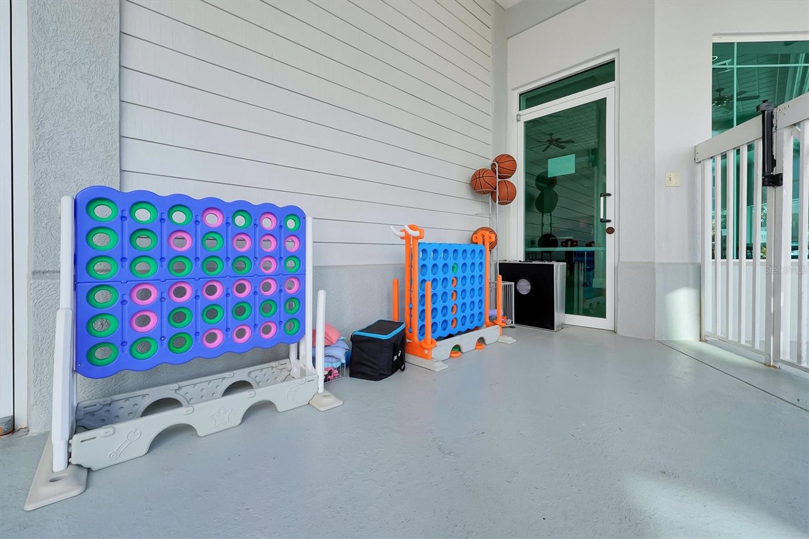 Image 19 of 47 For 8303 Palm Parkway 211