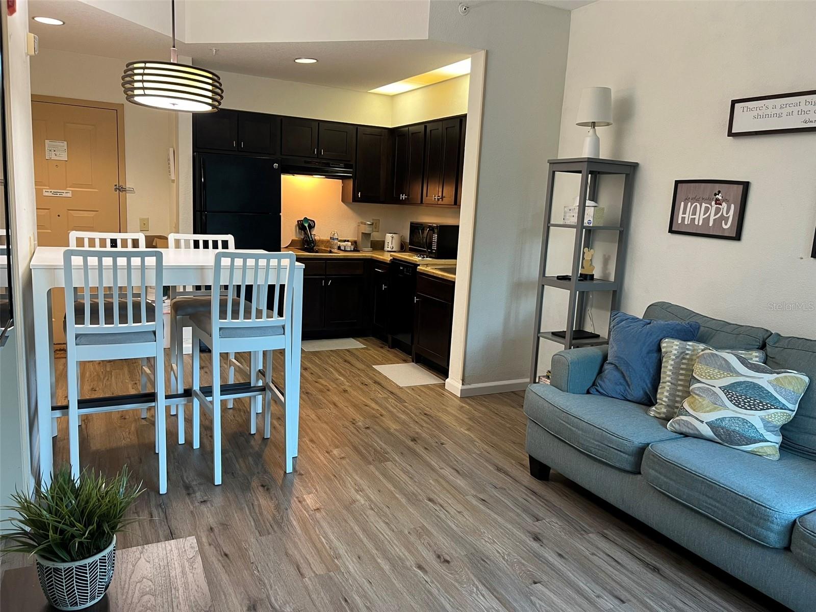 Image 7 of 47 For 8303 Palm Parkway 211