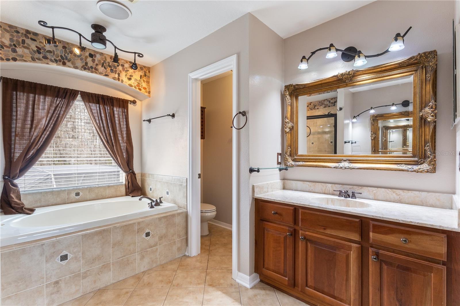 Image 14 of 37 For 17953 Cunningham Court