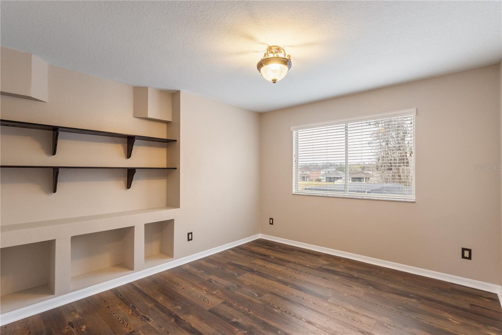 Image 17 of 37 For 17953 Cunningham Court