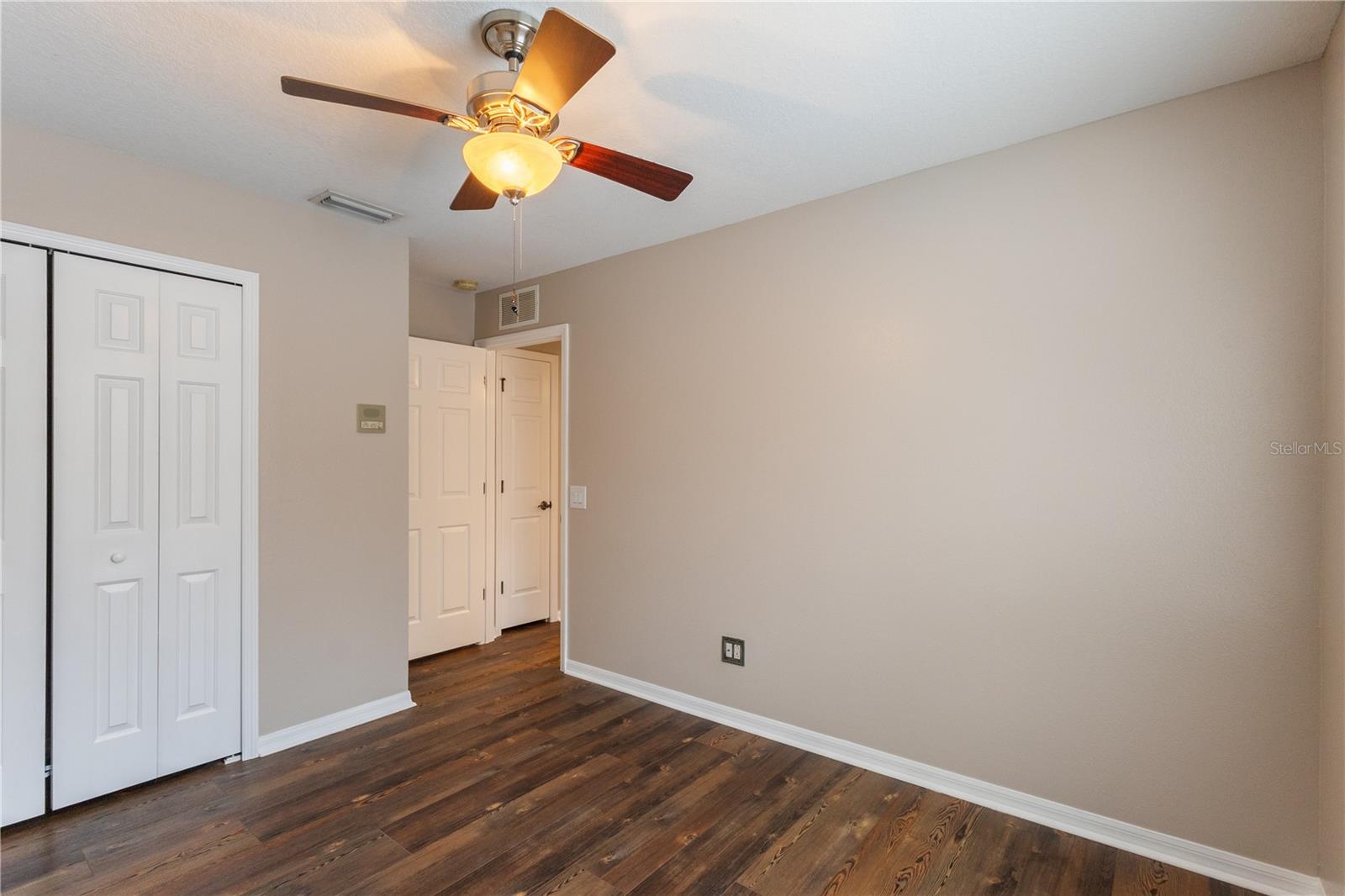 Image 19 of 37 For 17953 Cunningham Court