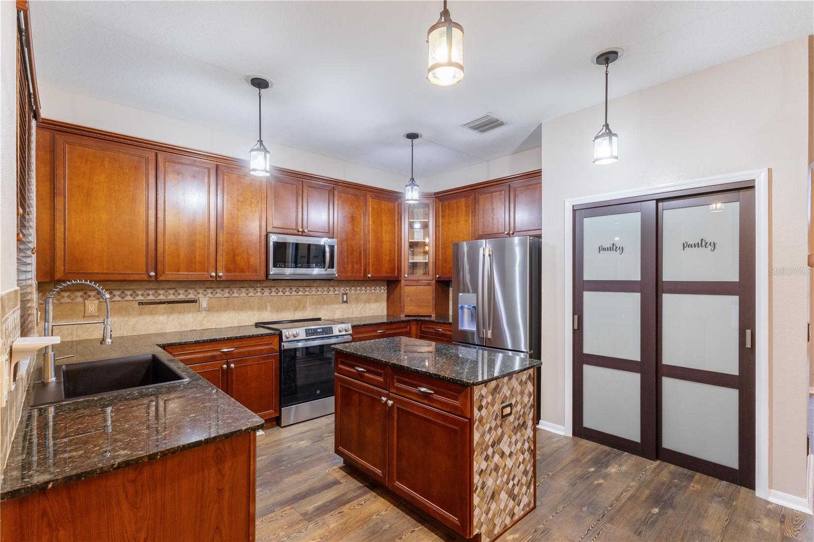 Image 6 of 37 For 17953 Cunningham Court