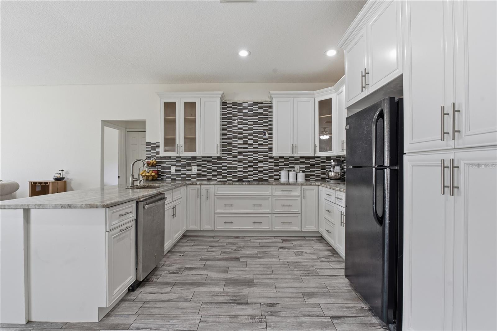 Image 21 of 51 For 20000 Harvie Lane