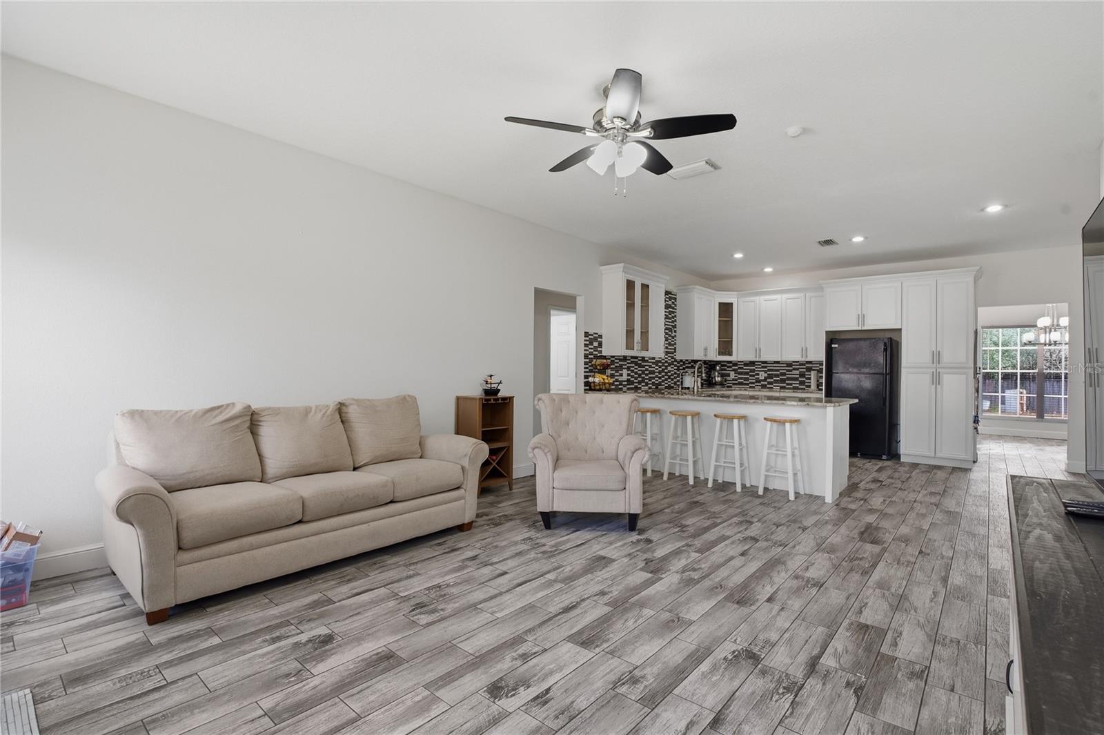 Image 27 of 51 For 20000 Harvie Lane