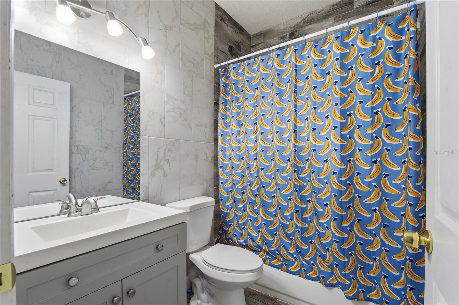 Image 33 of 51 For 20000 Harvie Lane