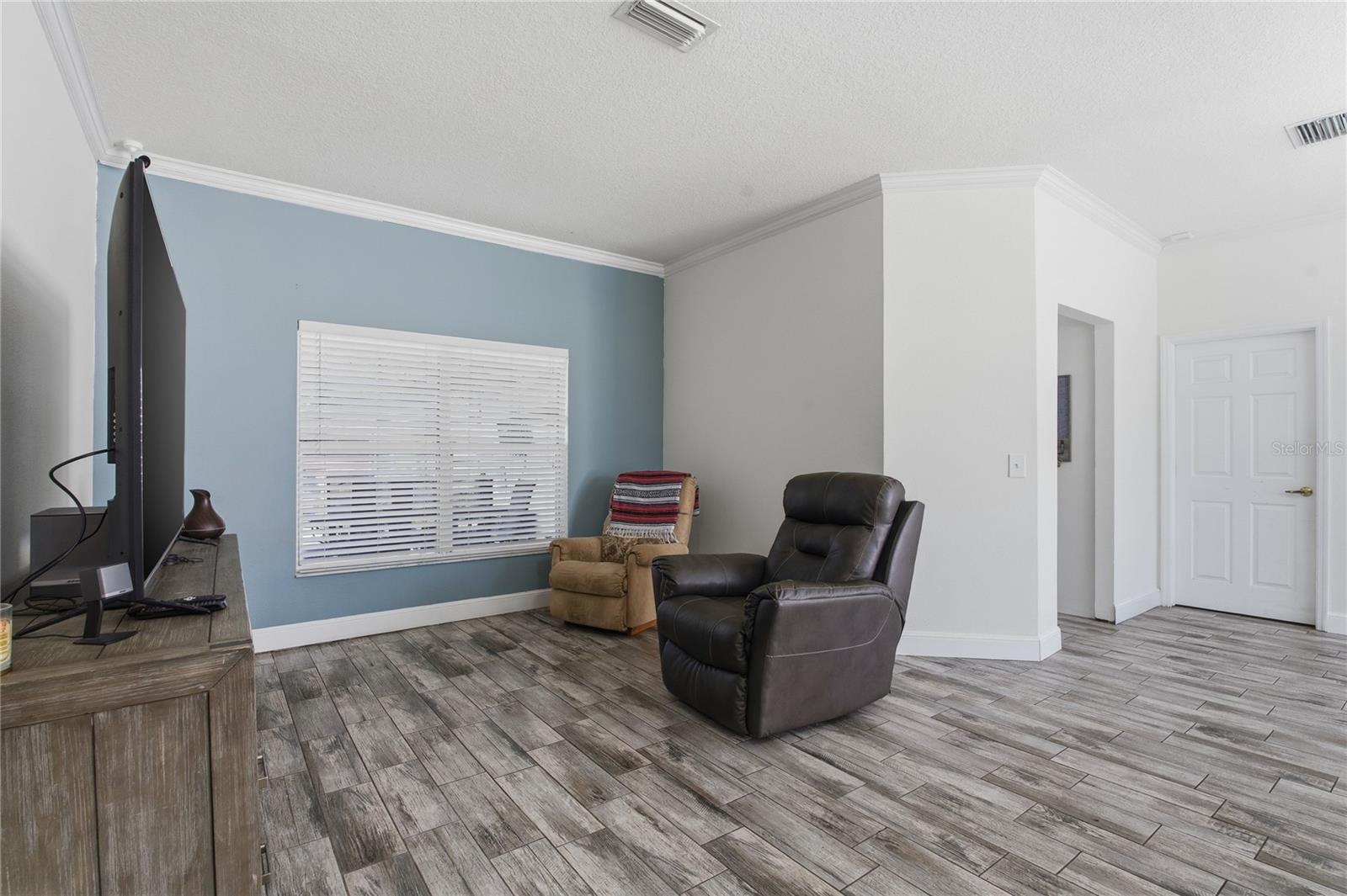 Image 4 of 51 For 20000 Harvie Lane