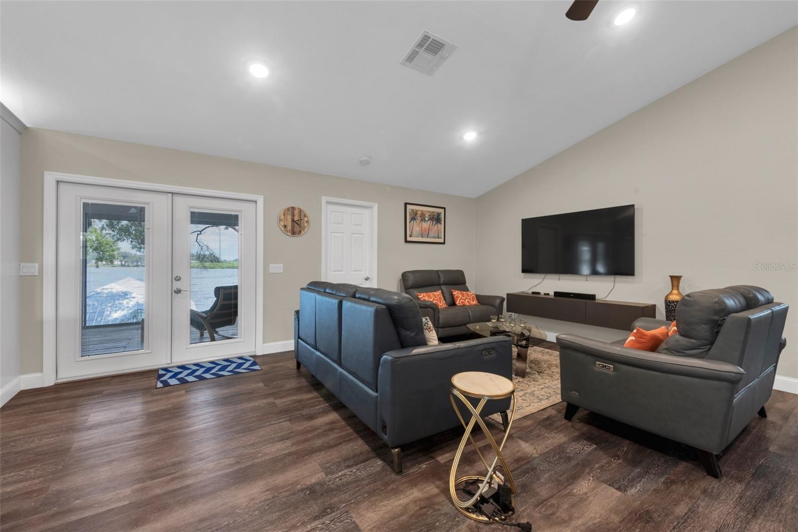 Image 11 of 93 For 9901 Bay Drive