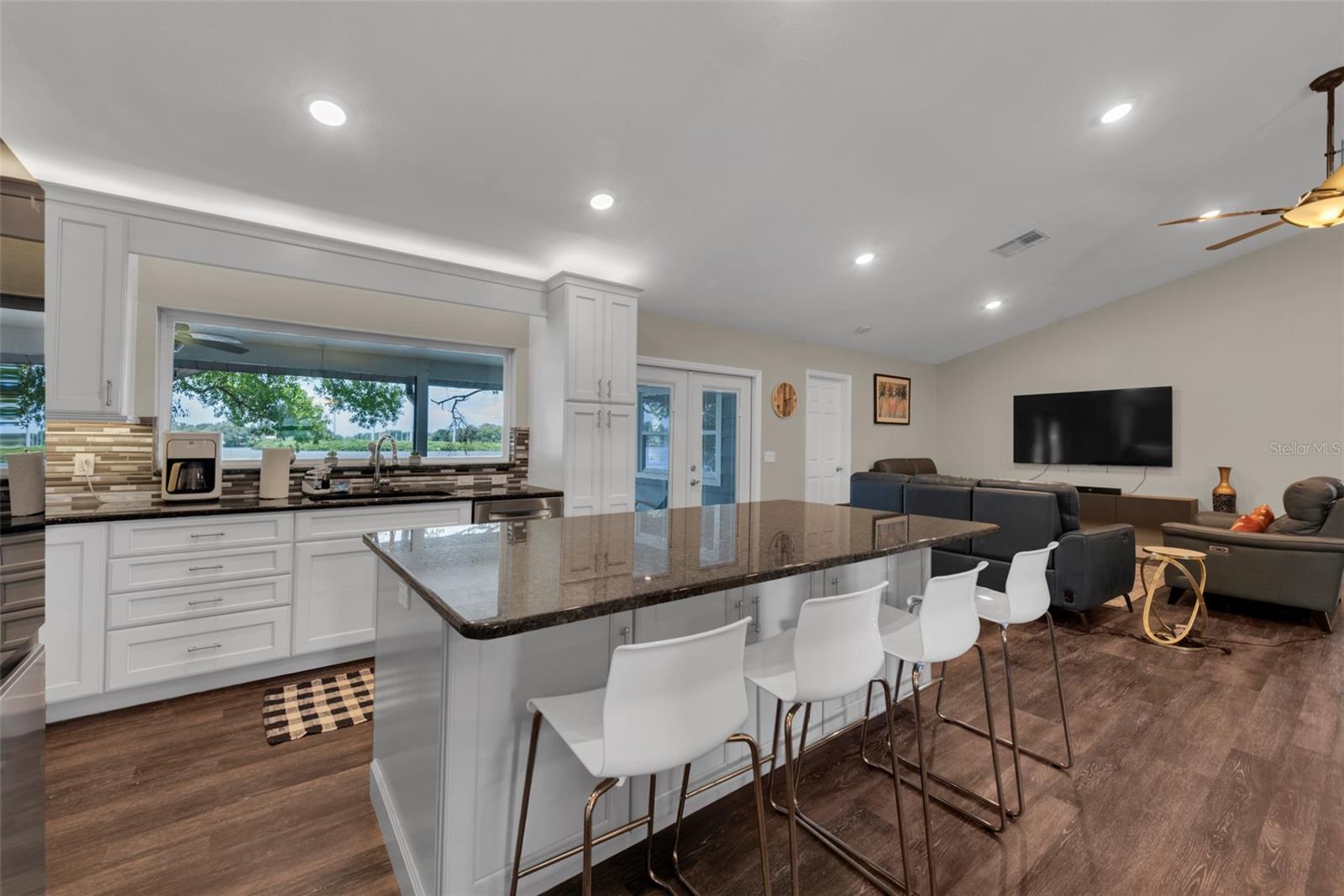 Image 18 of 93 For 9901 Bay Drive