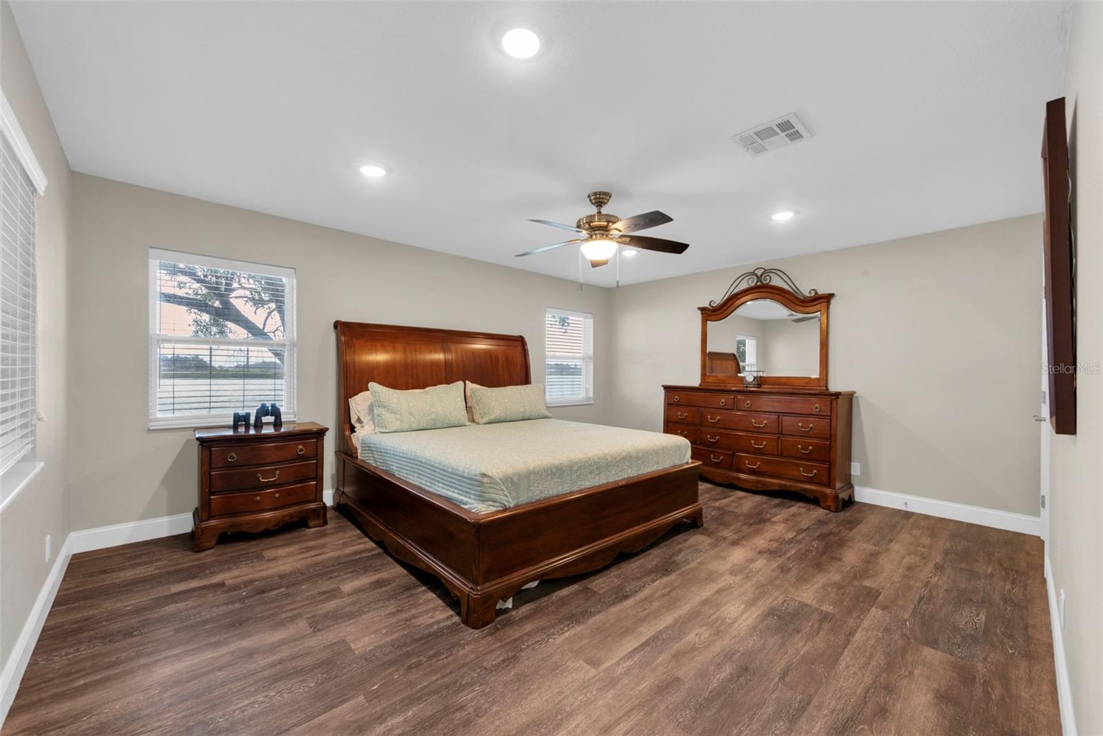 Image 36 of 93 For 9901 Bay Drive