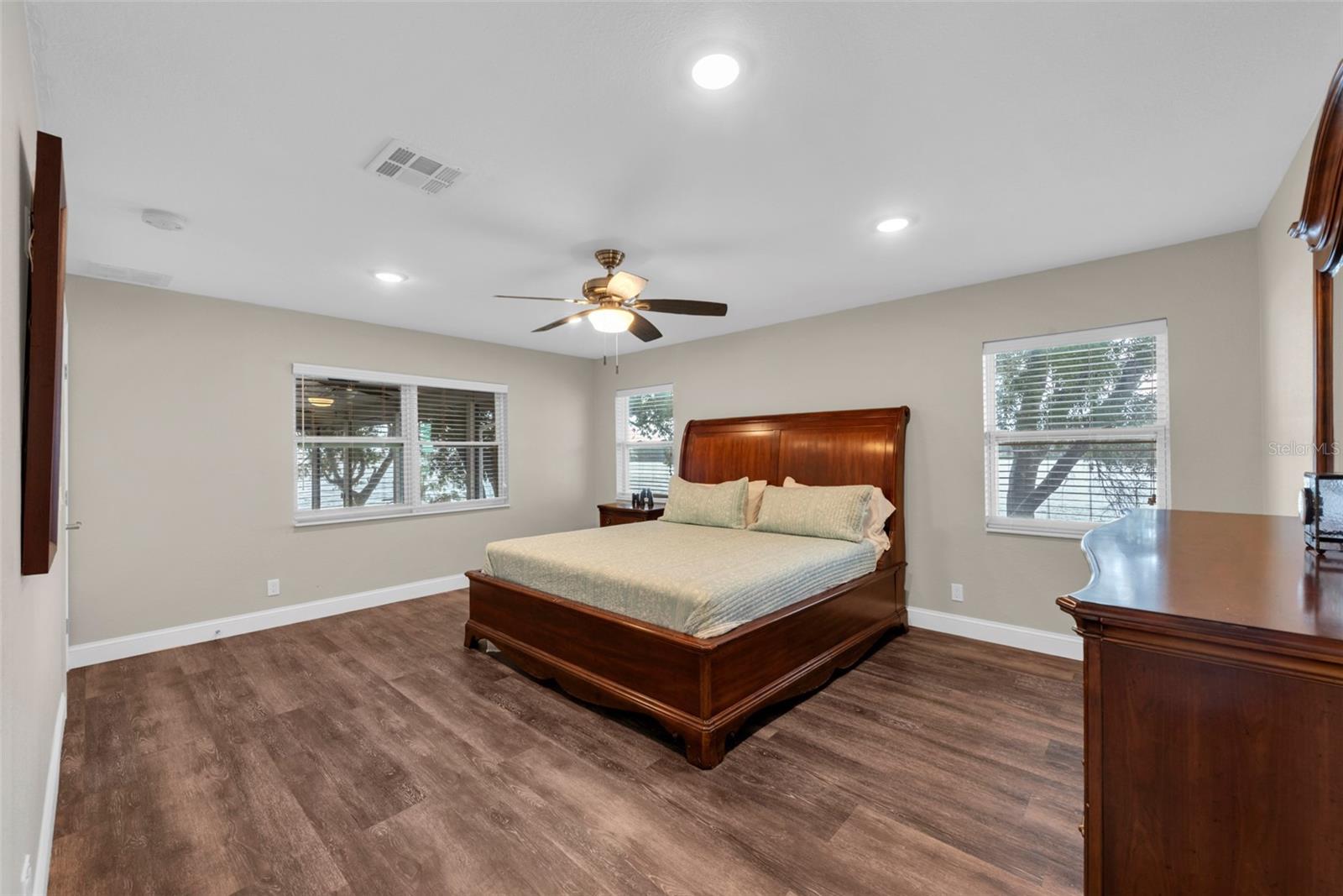 Image 37 of 93 For 9901 Bay Drive