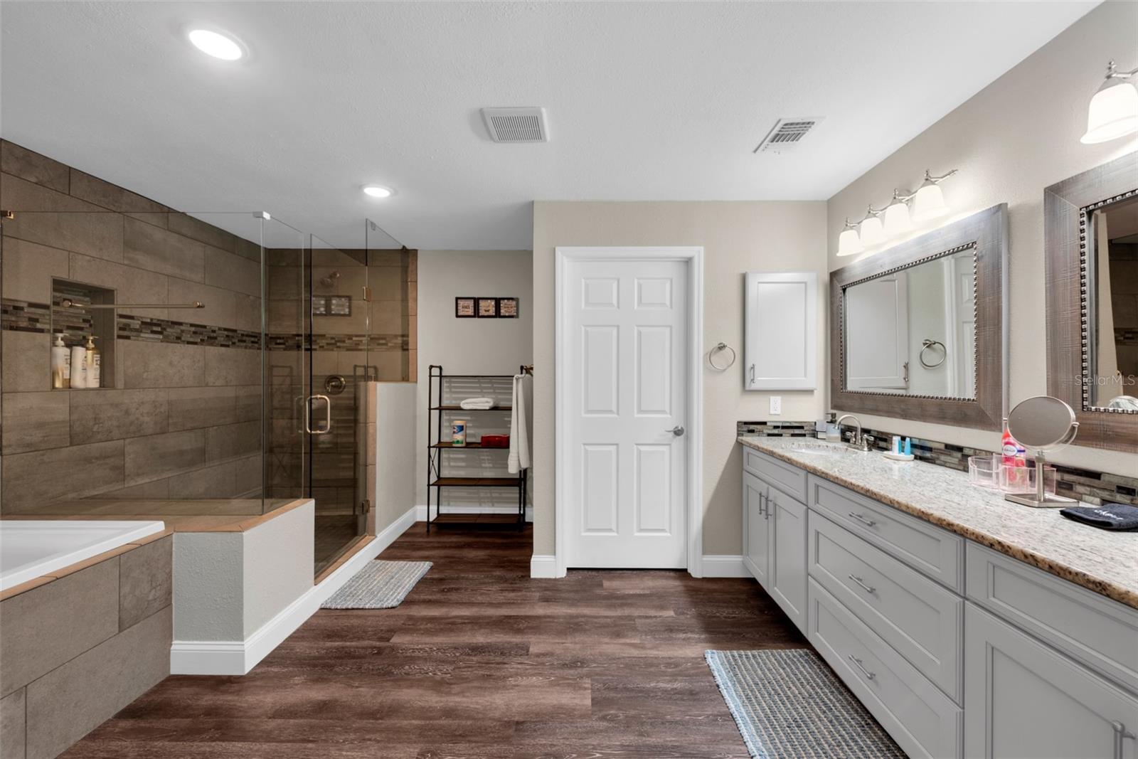 Image 38 of 93 For 9901 Bay Drive