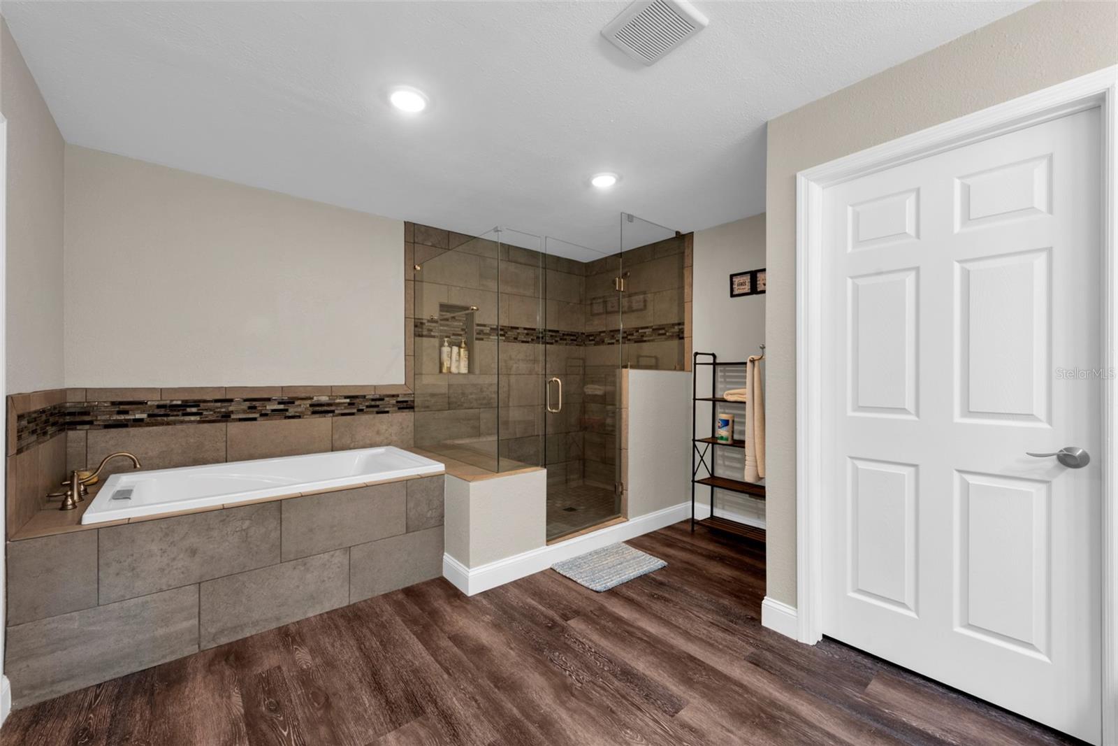 Image 40 of 93 For 9901 Bay Drive