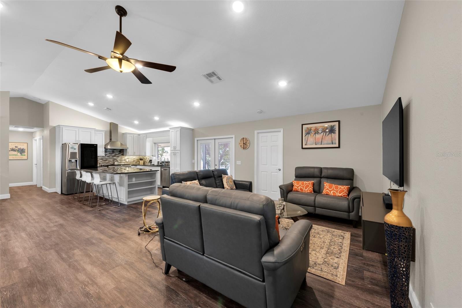 Image 9 of 93 For 9901 Bay Drive