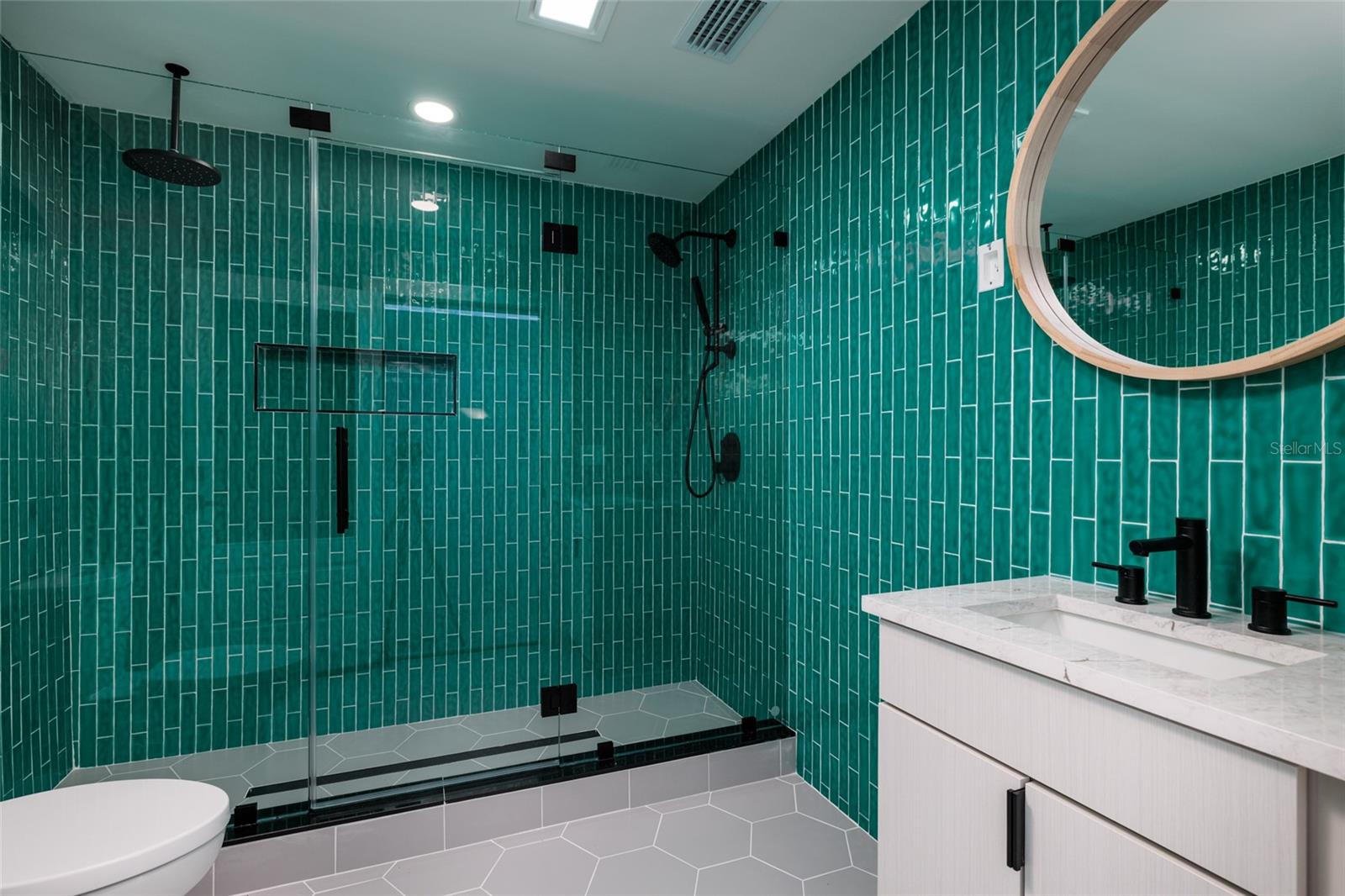 Image 11 of 73 For 2032 Kansas Avenue Ne