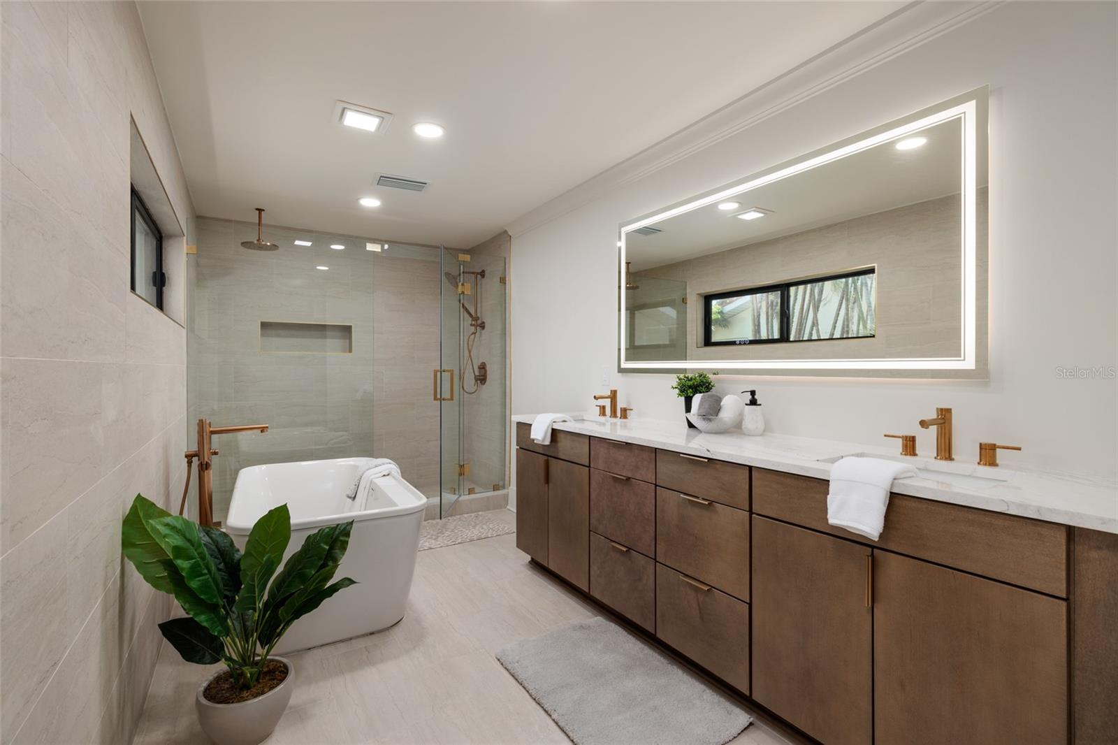 Image 28 of 73 For 2032 Kansas Avenue Ne