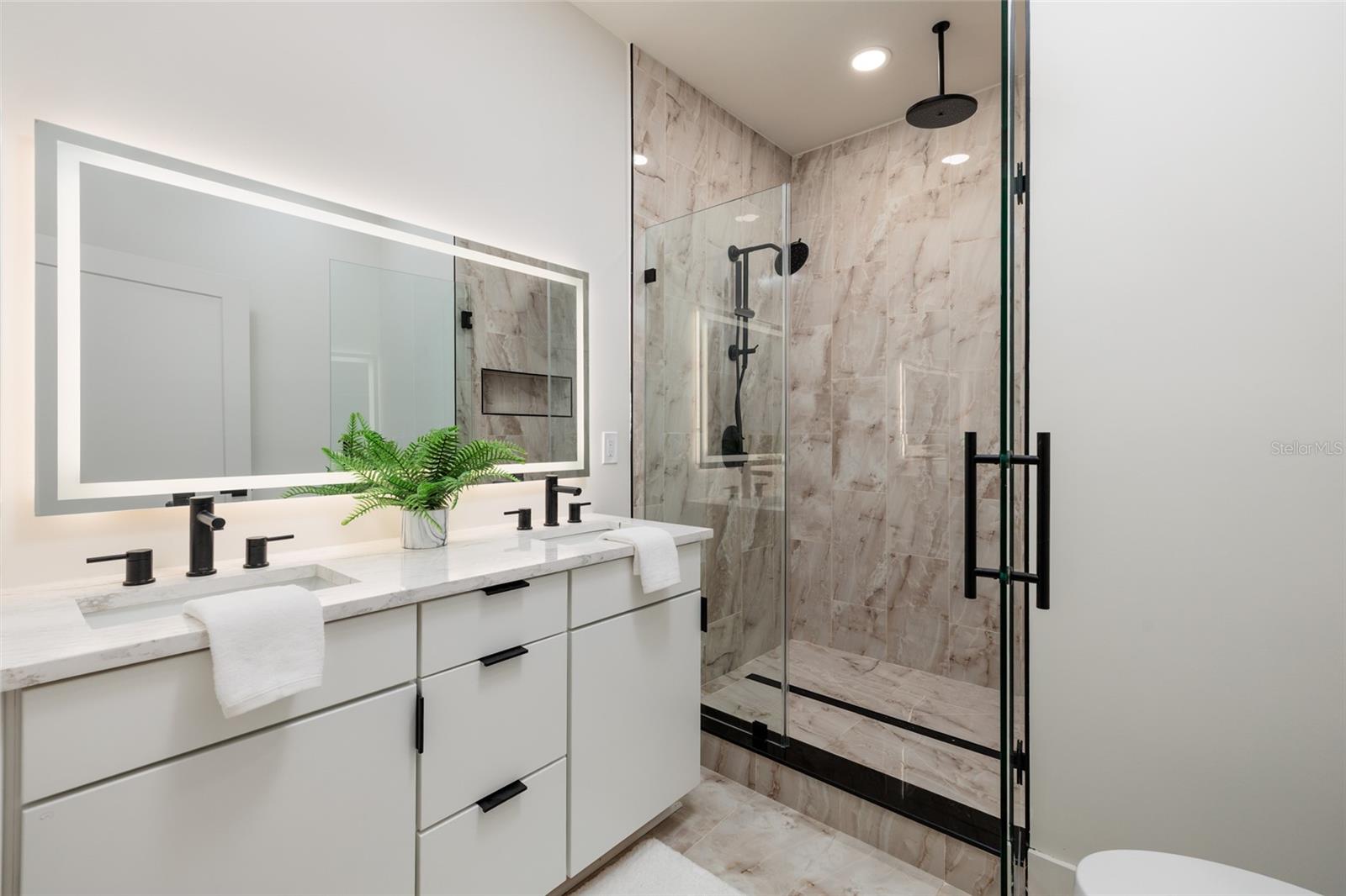 Image 30 of 73 For 2032 Kansas Avenue Ne