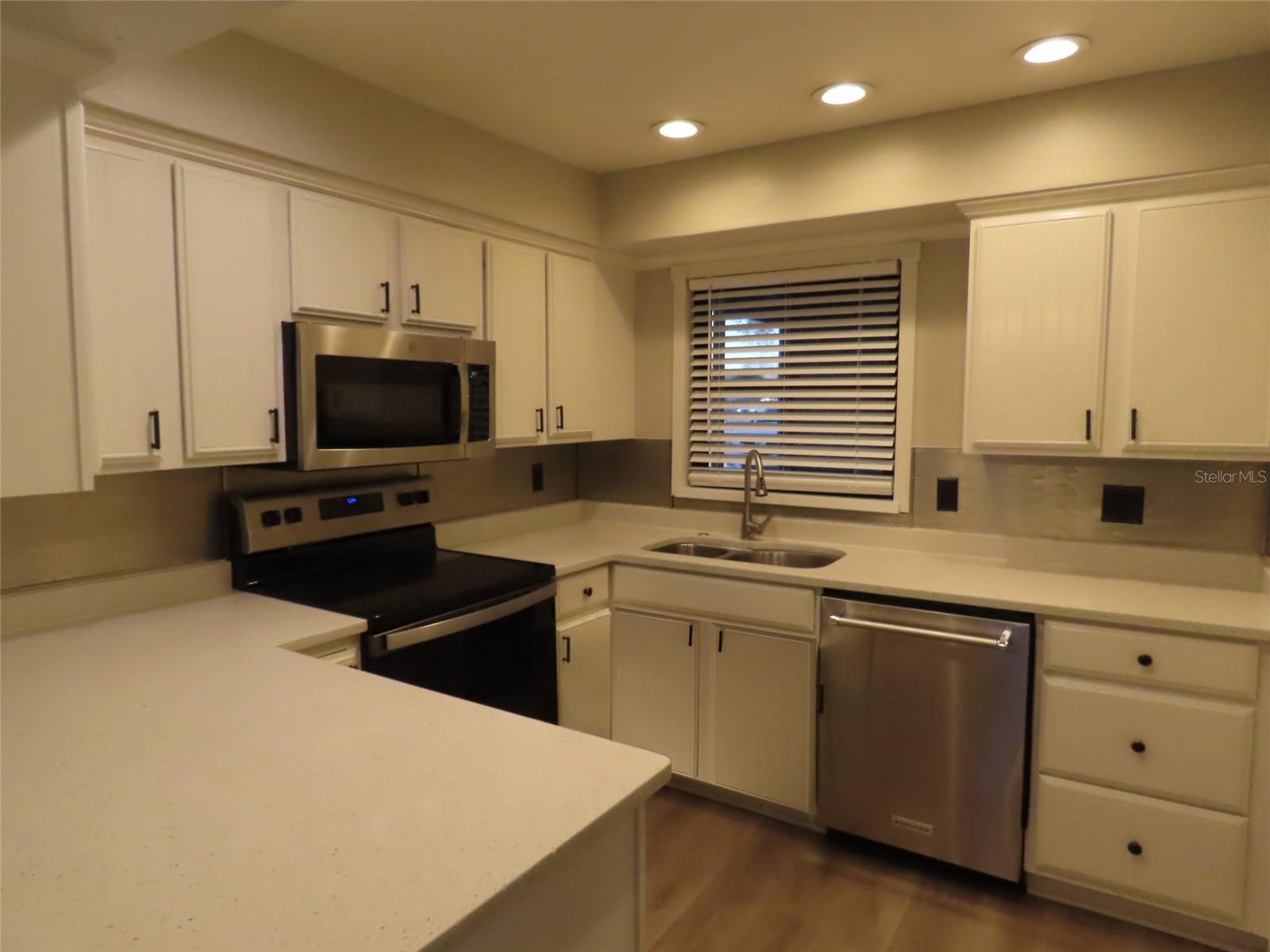 Image 10 of 34 For 1798 Faulds Road N