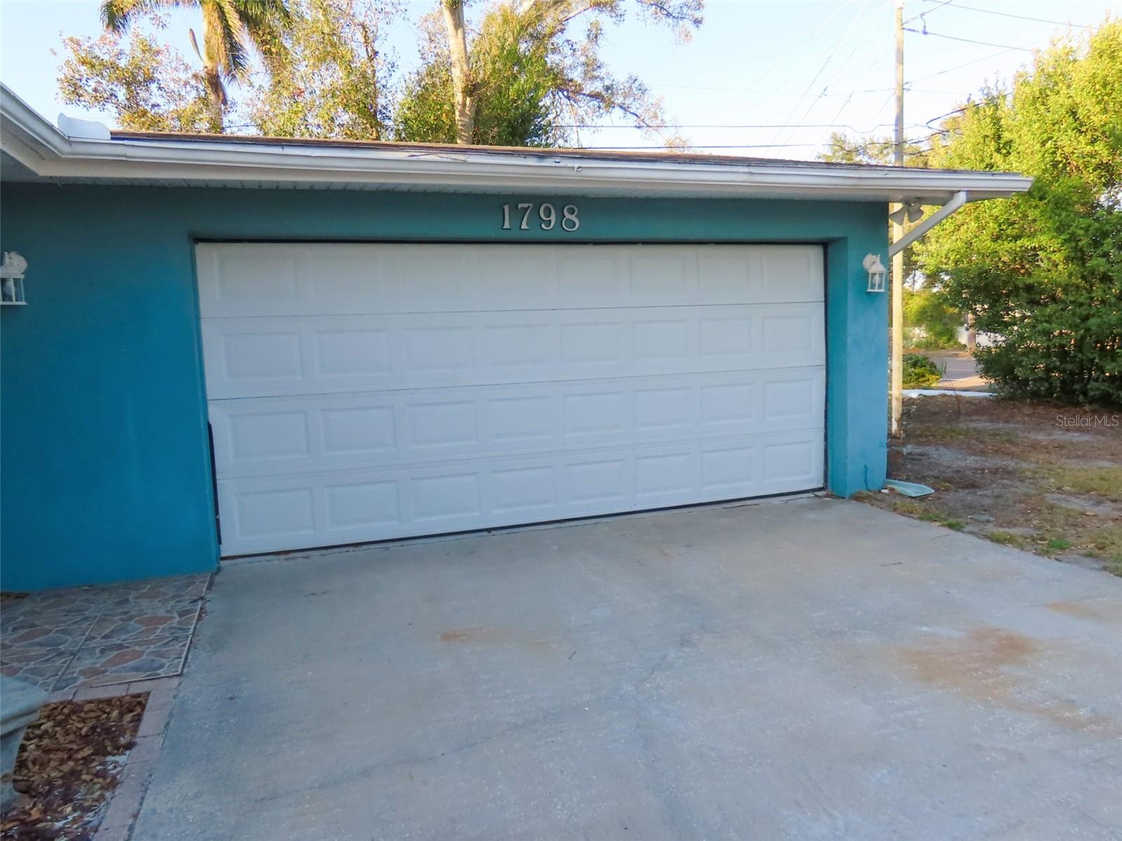 Image 2 of 34 For 1798 Faulds Road N