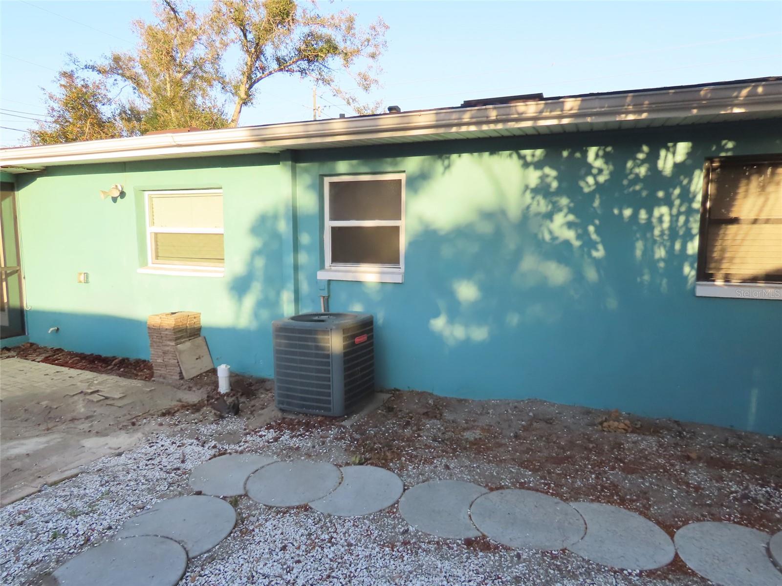 Image 29 of 34 For 1798 Faulds Road N